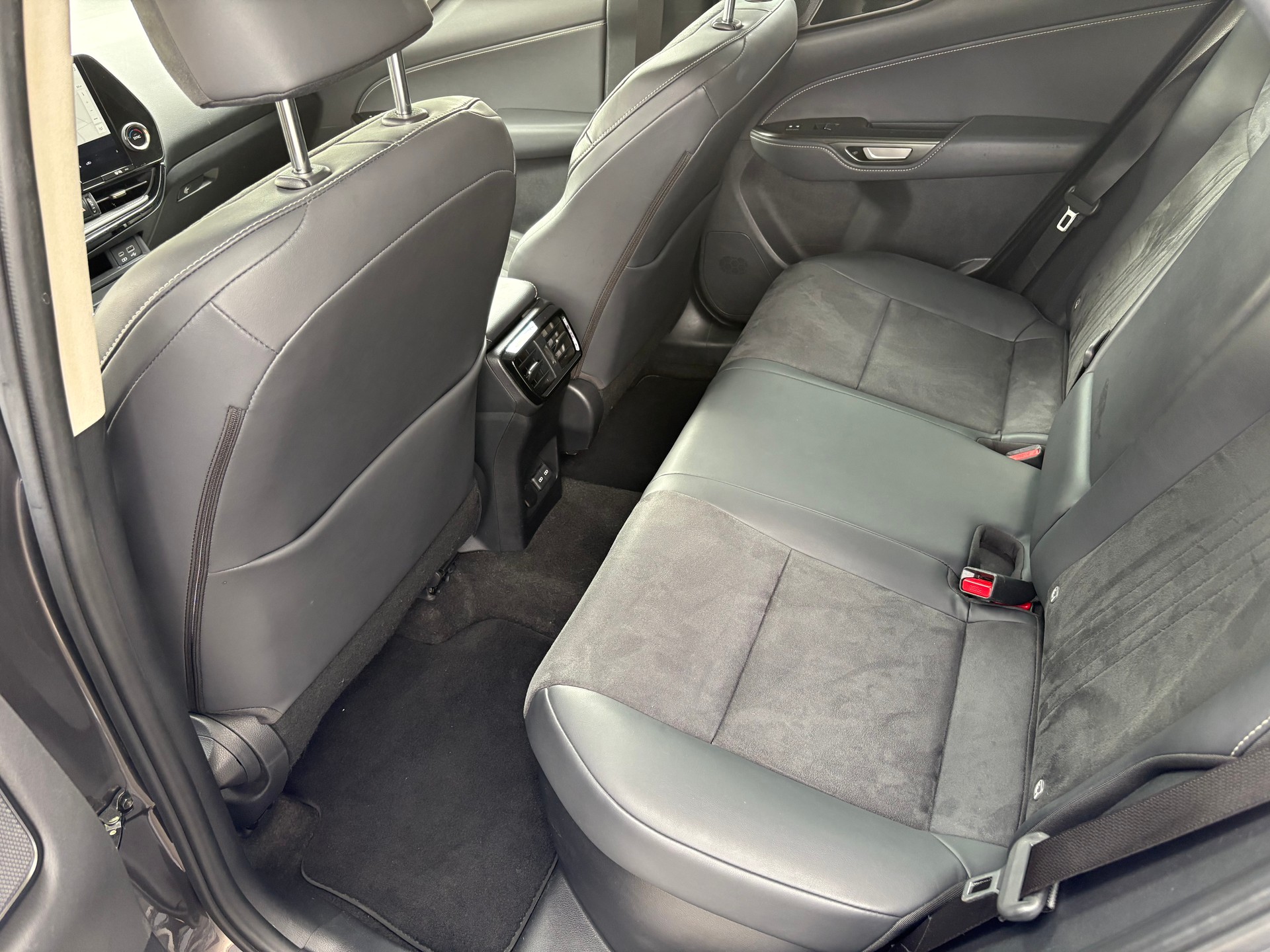 LEXUS NX 350h FWD Impression-image-11