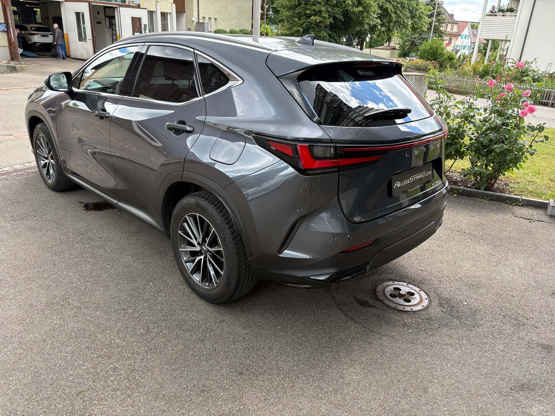 LEXUS NX 350h FWD Impression-image-5