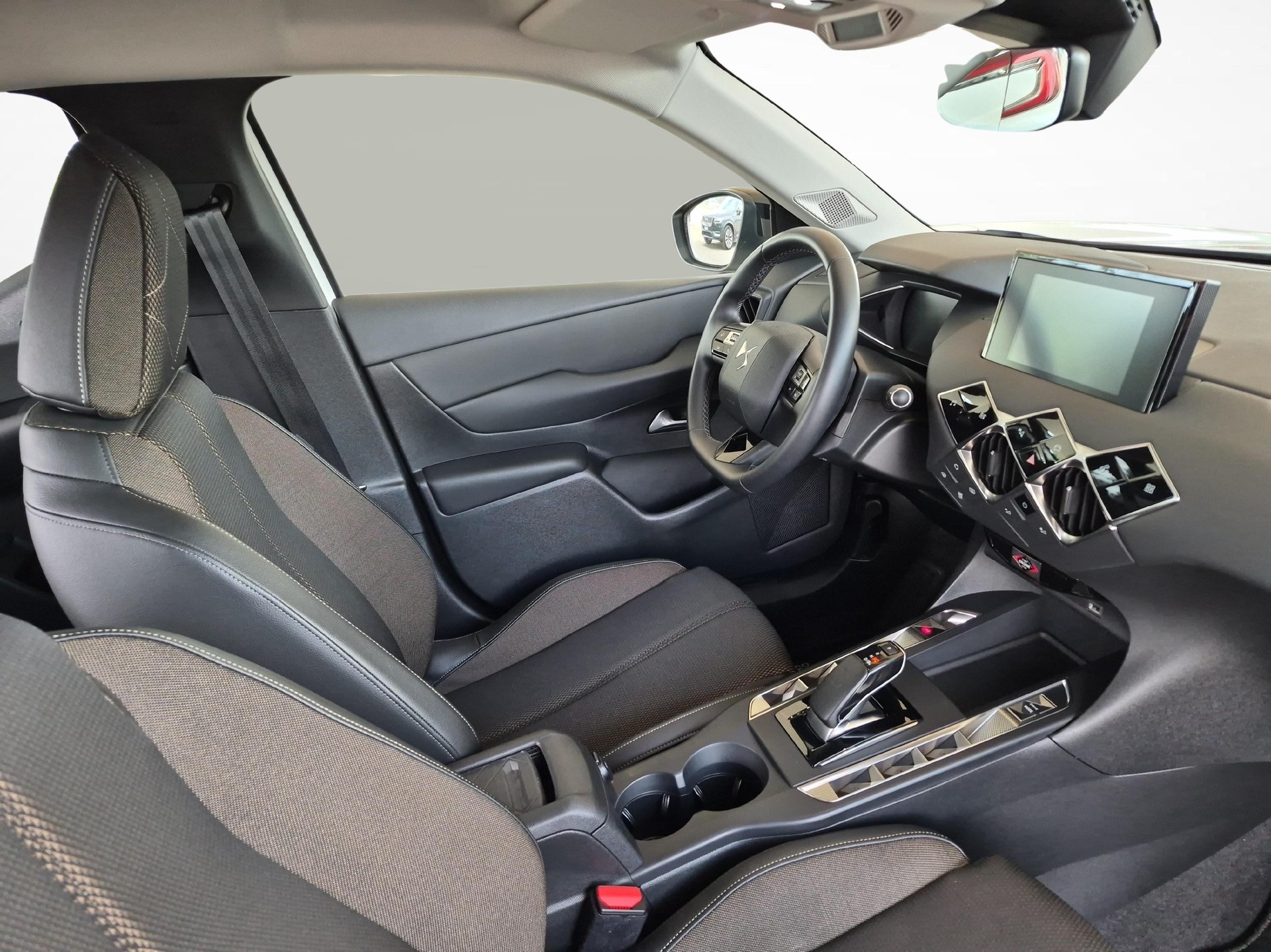 DS AUTOMOBILES 3 Crossback E-Tense Bastille-image-10