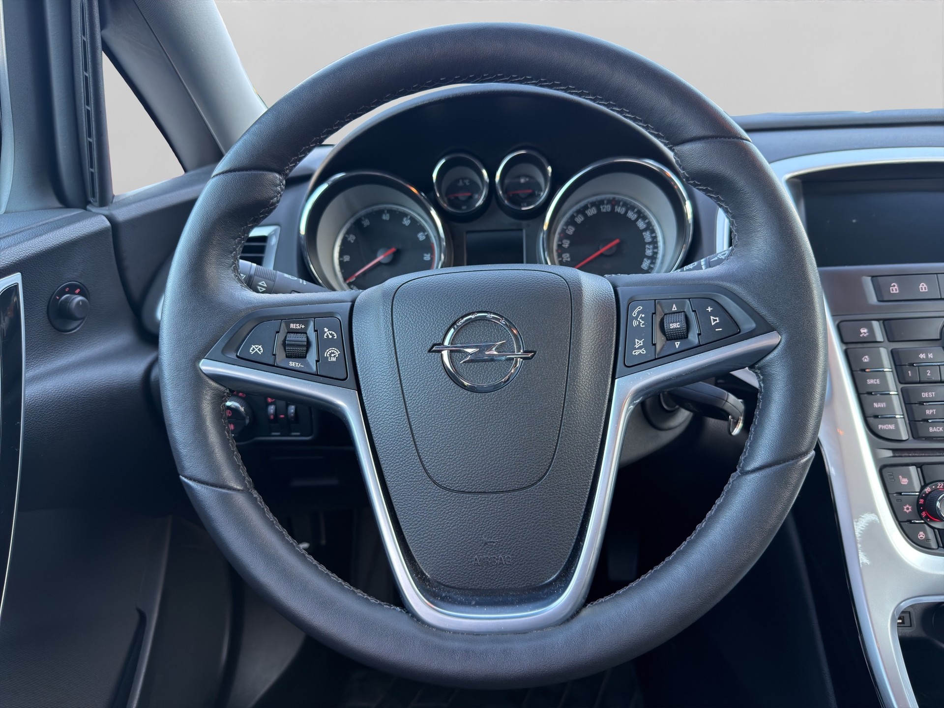 OPEL Astra 1.4i 16V Turbo Active Edition Automatic-image-9
