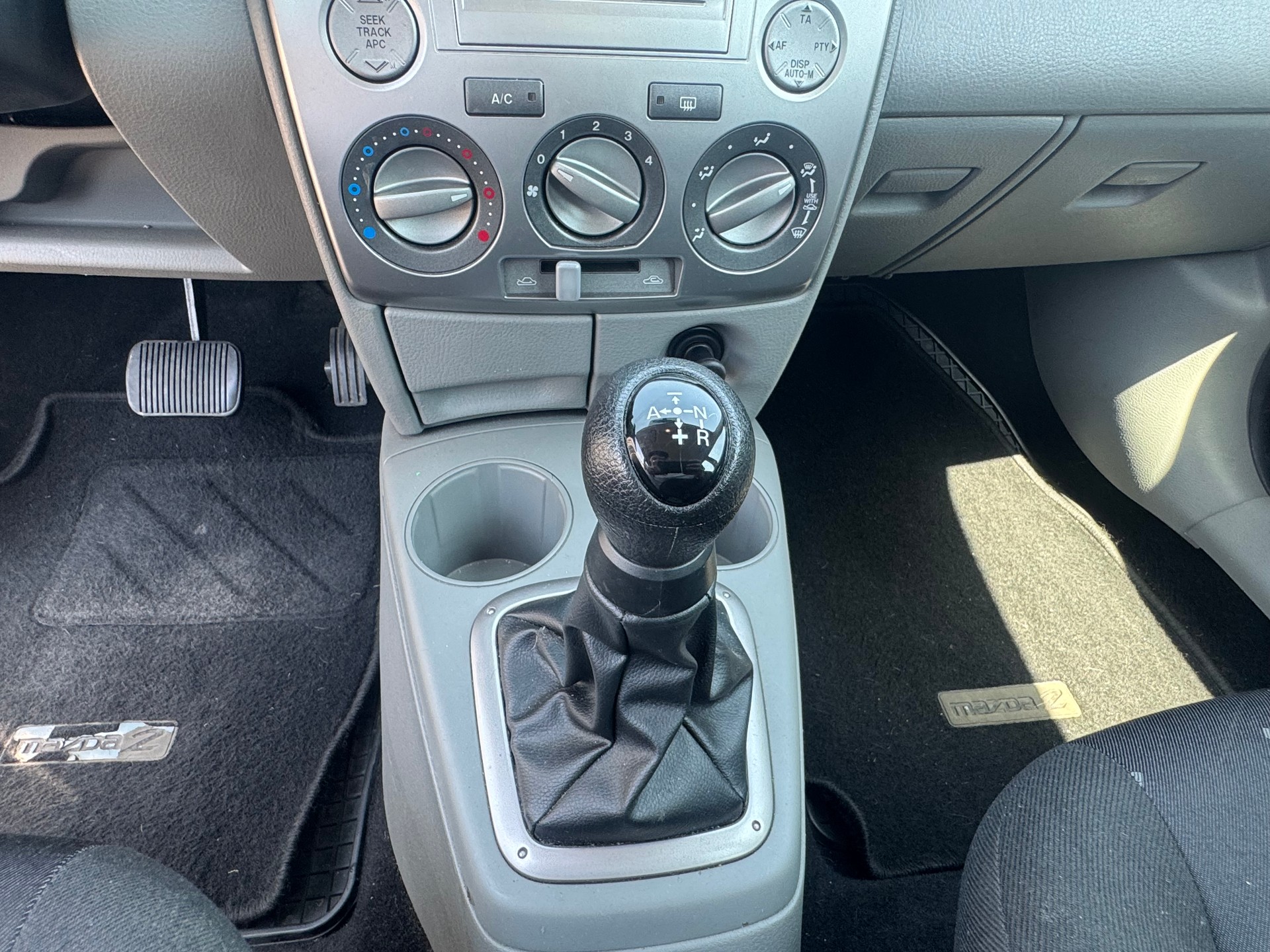 MAZDA 2 1.4i 16V Exclusive-image-13