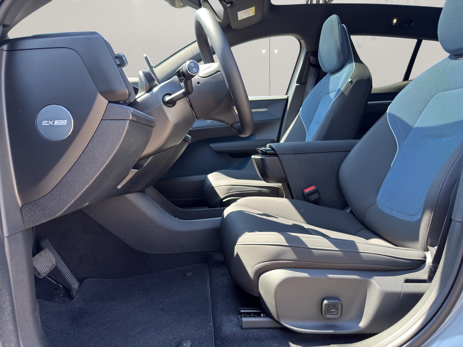 VOLVO EX30 E60 Twin Ultra Performance AWD-image-7