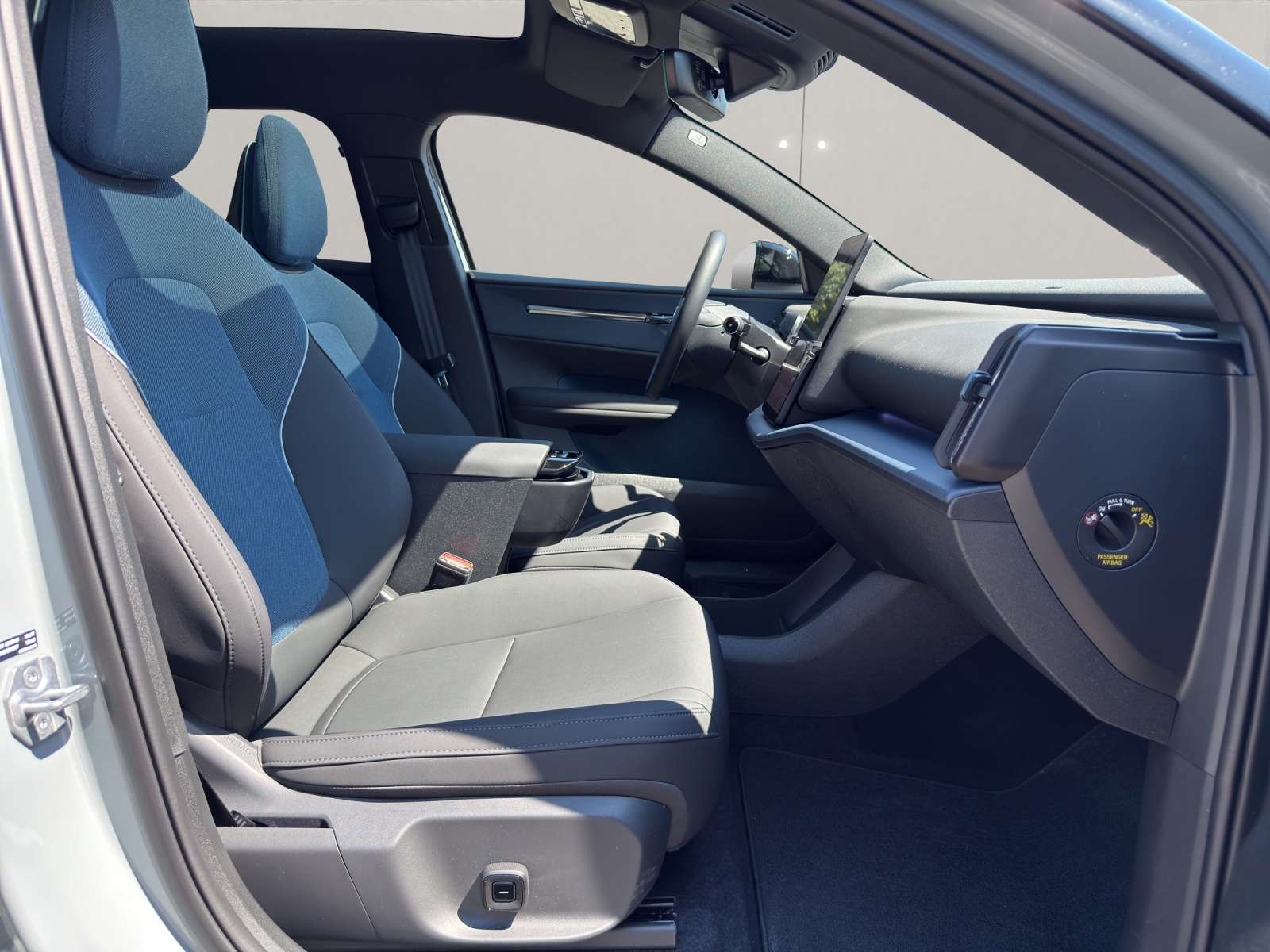 VOLVO EX30 E60 Twin Ultra Performance AWD-image-8