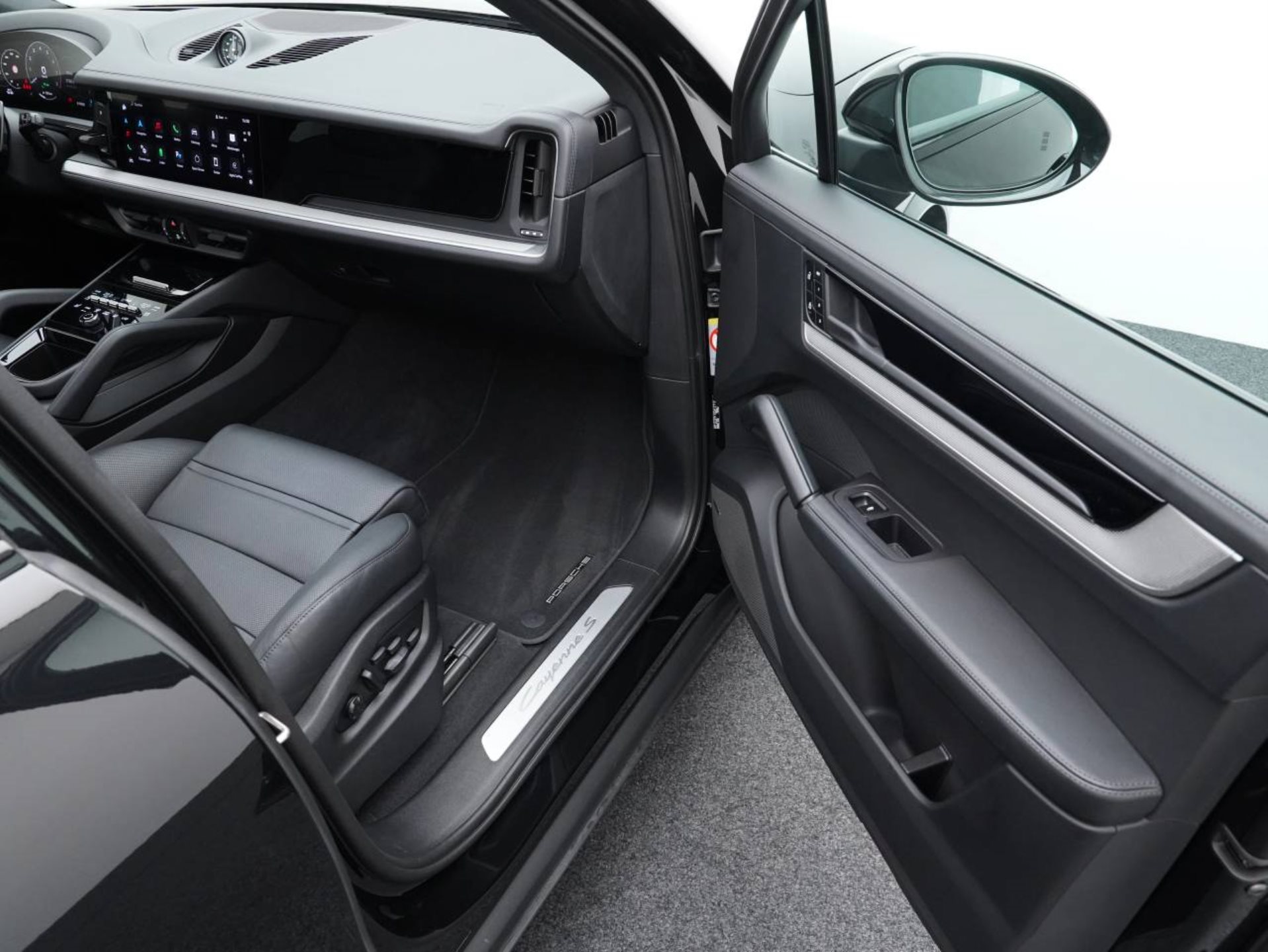 PORSCHE Cayenne S E-Hybrid-image-23