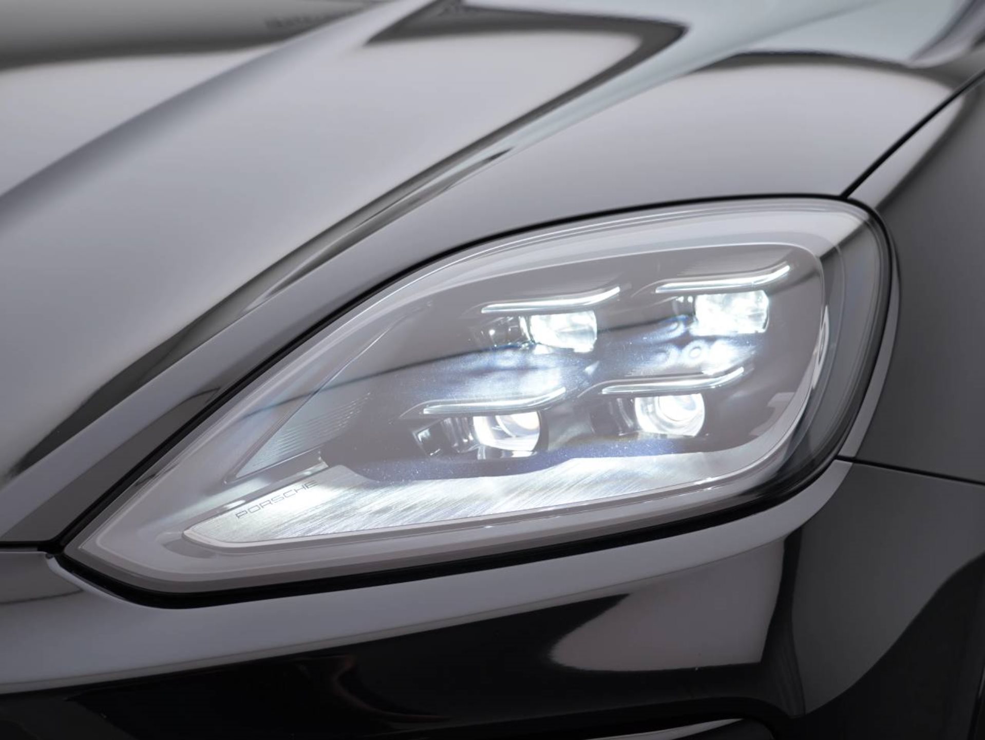 PORSCHE Cayenne S E-Hybrid-image-12