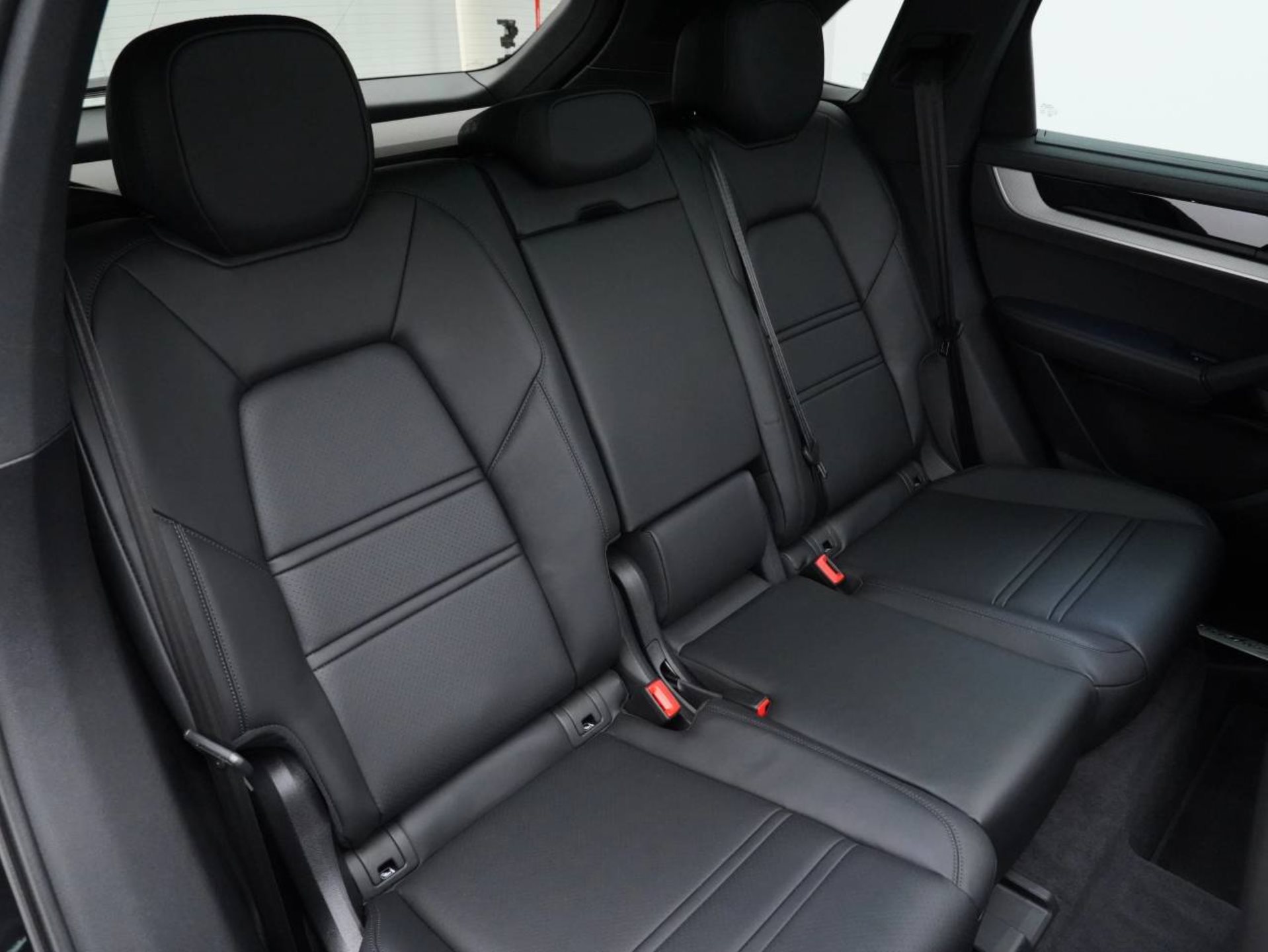 PORSCHE Cayenne S E-Hybrid-image-30