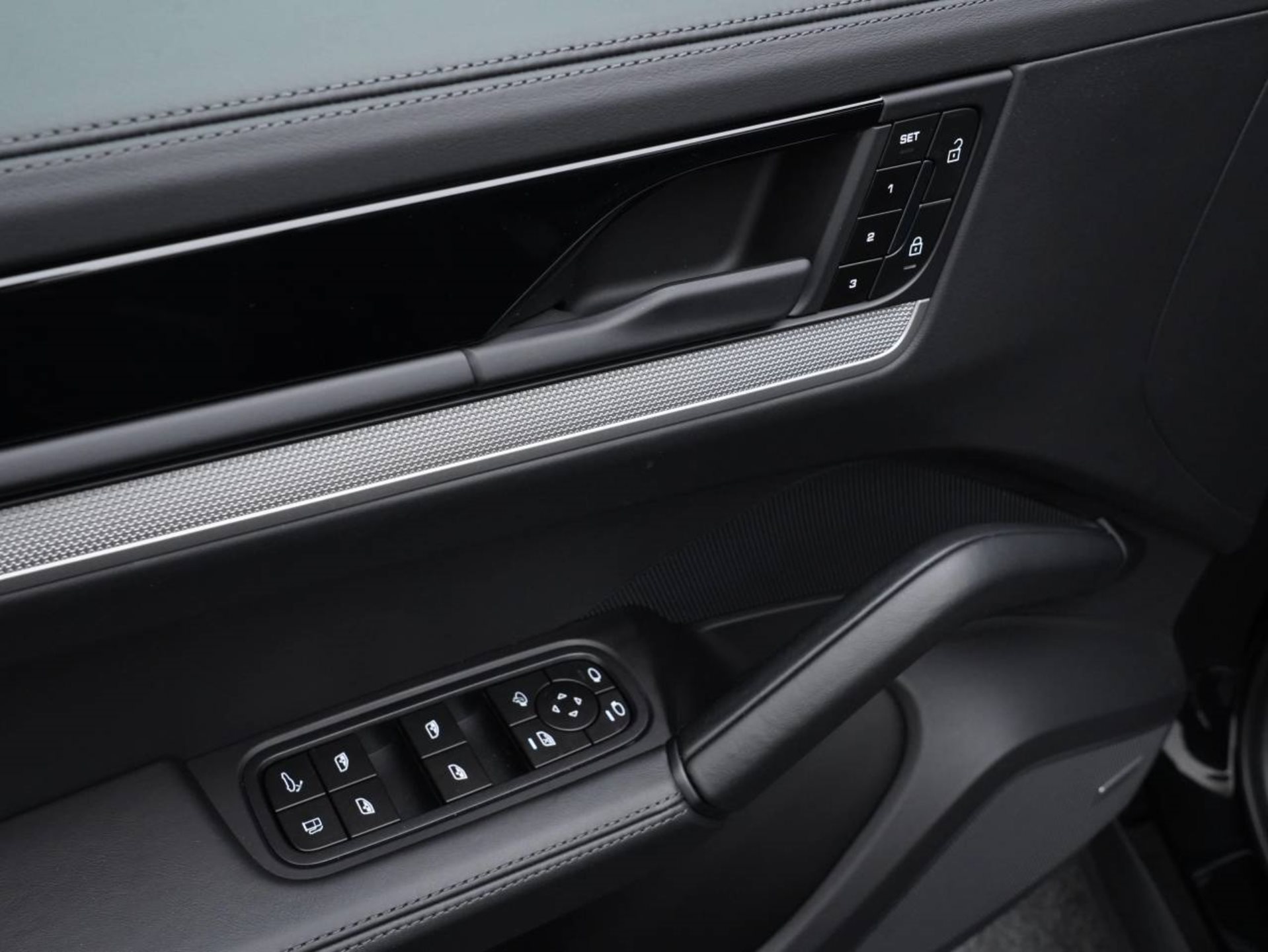 PORSCHE Cayenne S E-Hybrid-image-21