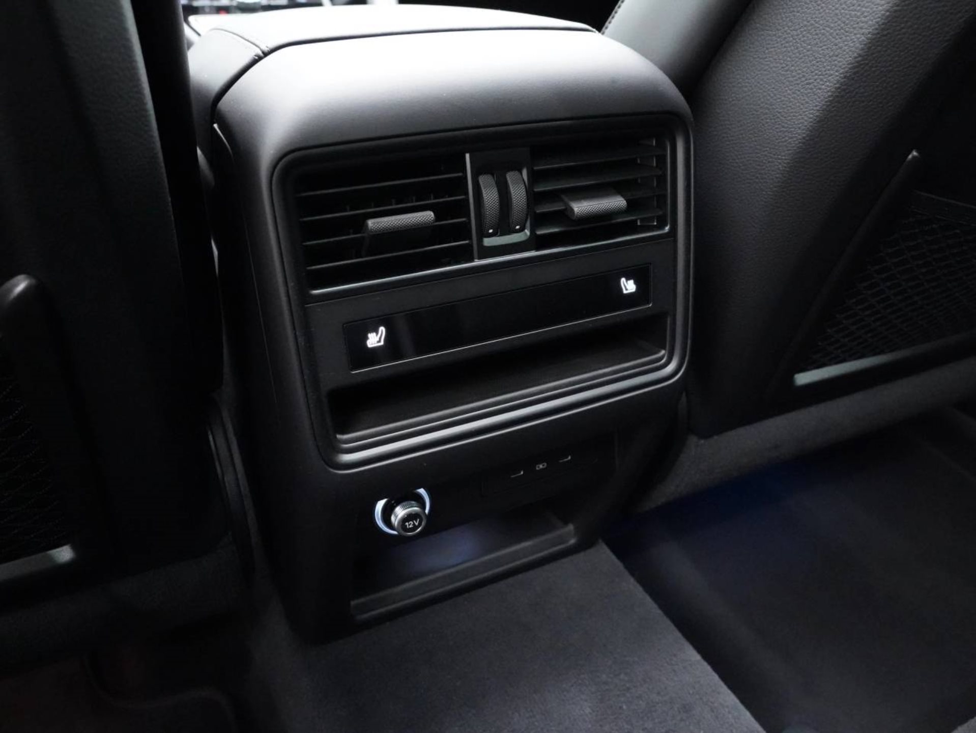 PORSCHE Cayenne S E-Hybrid-image-29