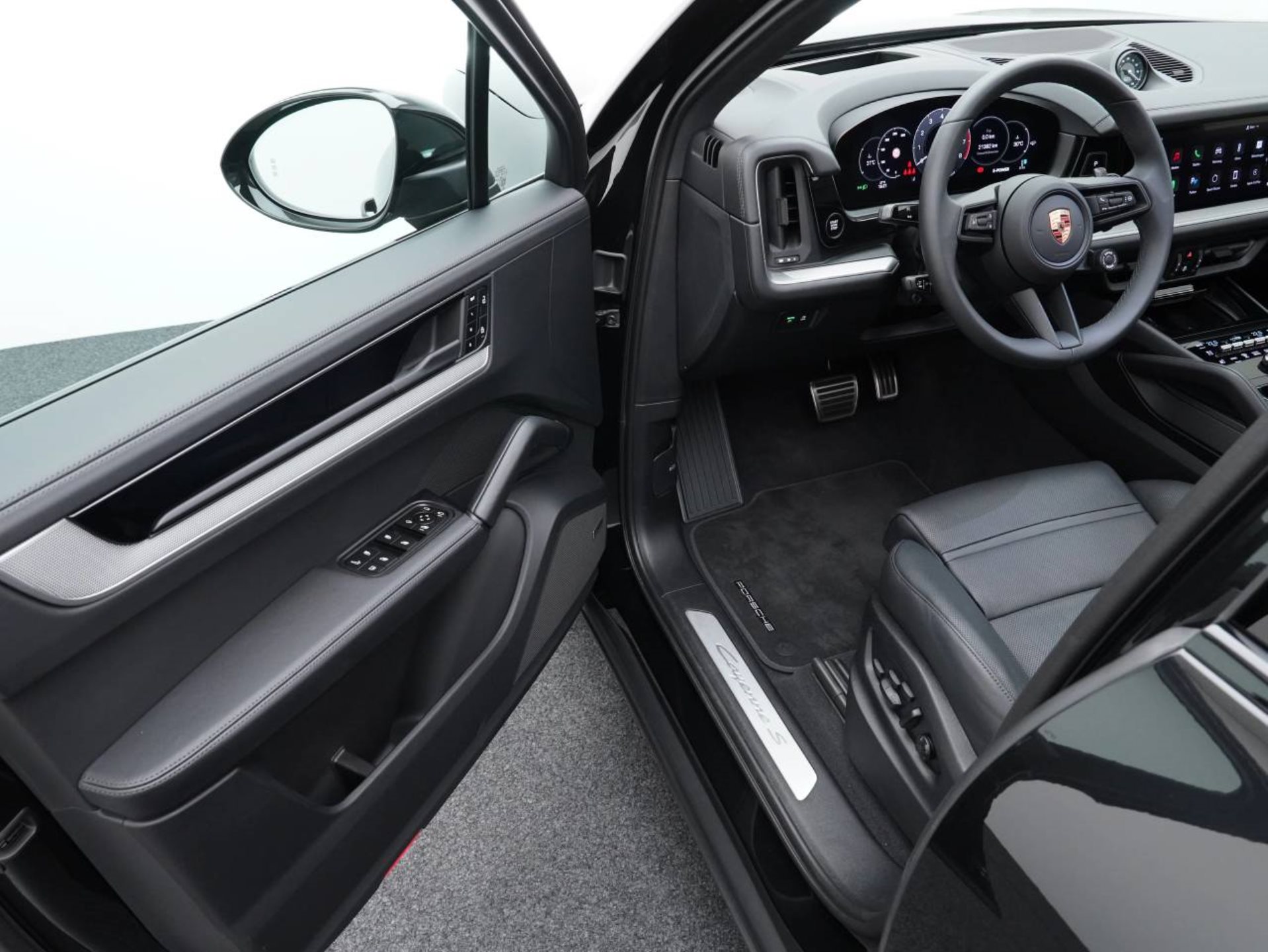 PORSCHE Cayenne S E-Hybrid-image-3