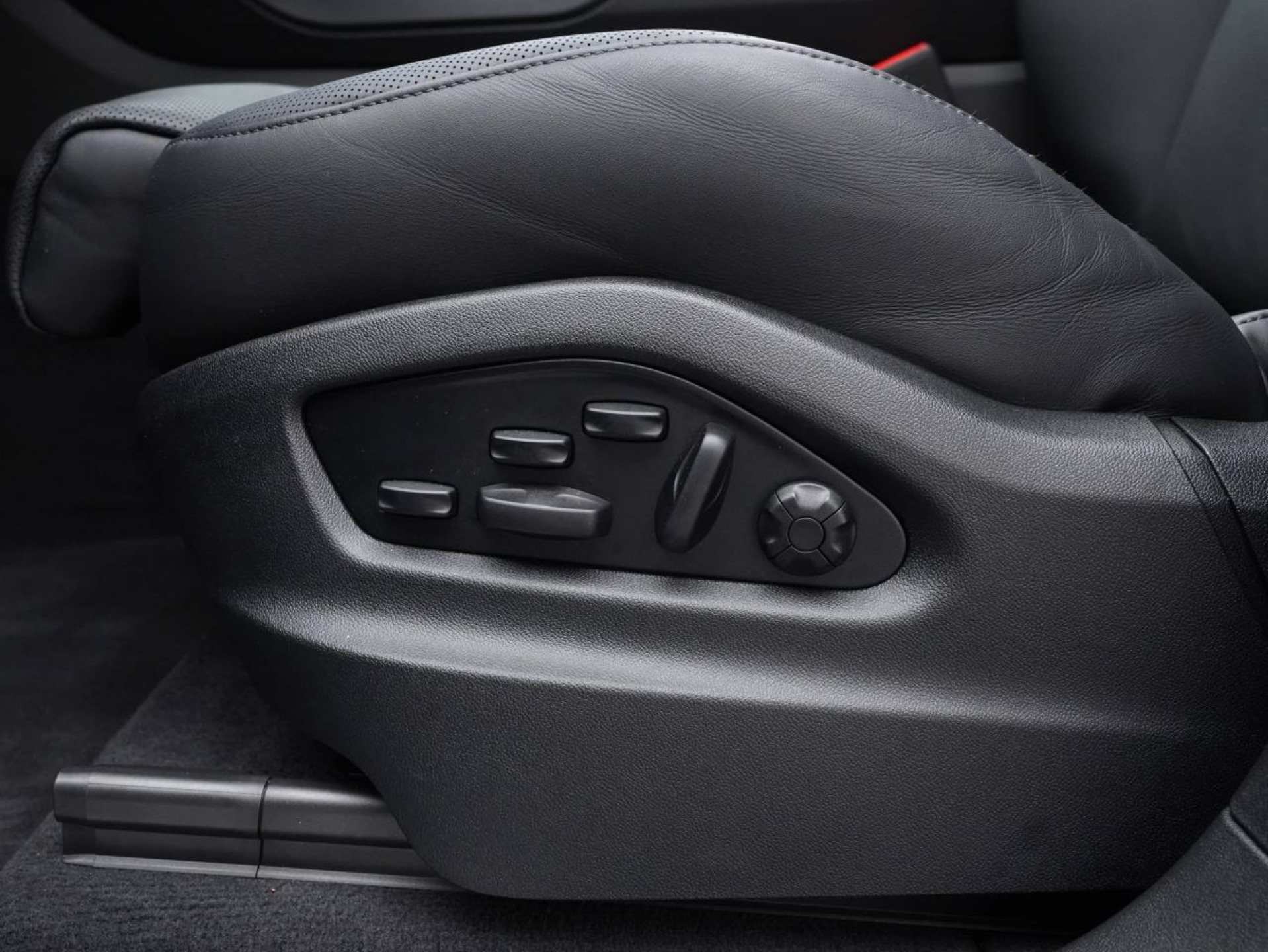 PORSCHE Cayenne S E-Hybrid-image-22