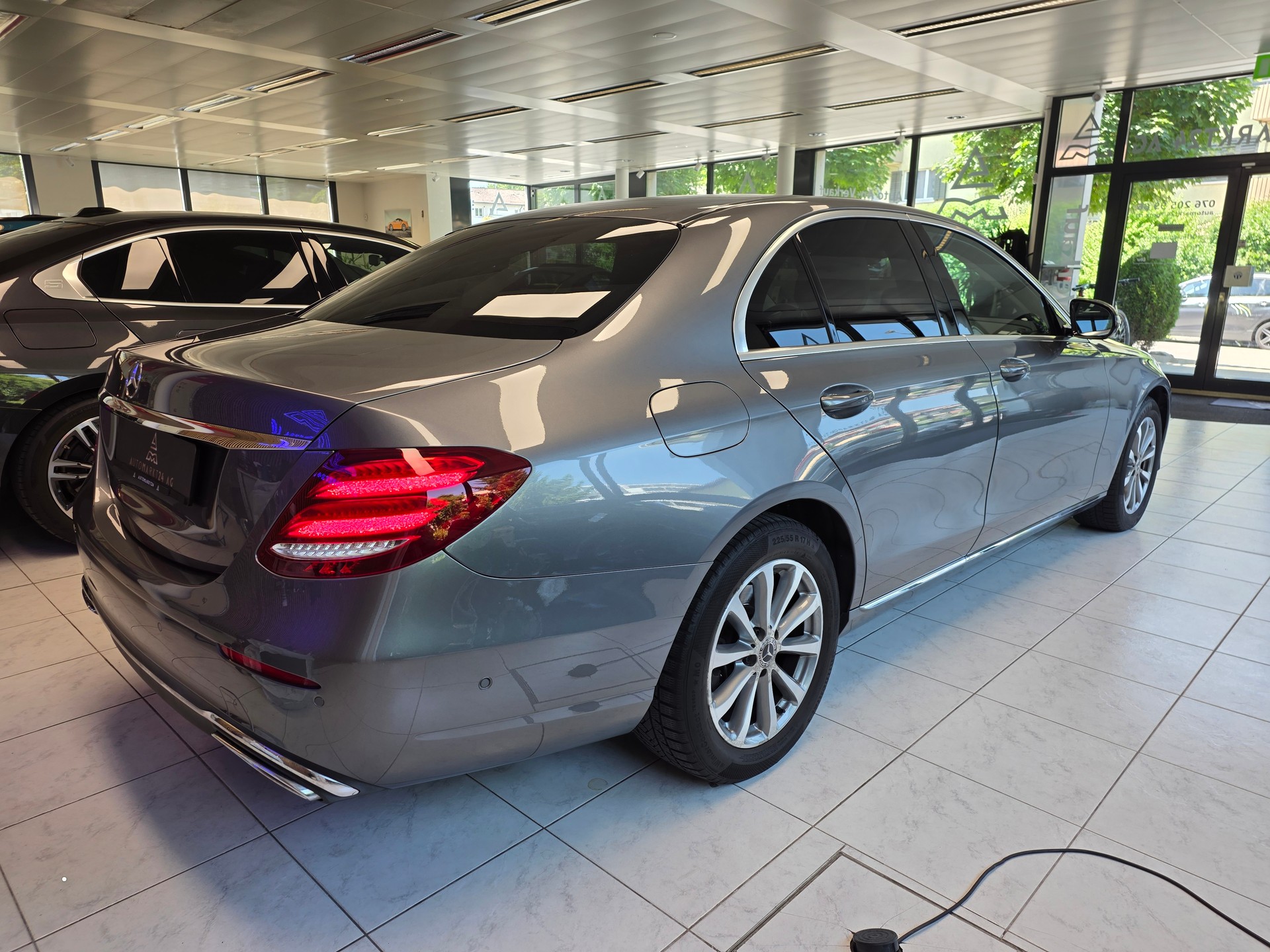 MERCEDES-BENZ E 220 d Avantgarde 4matic-image-15