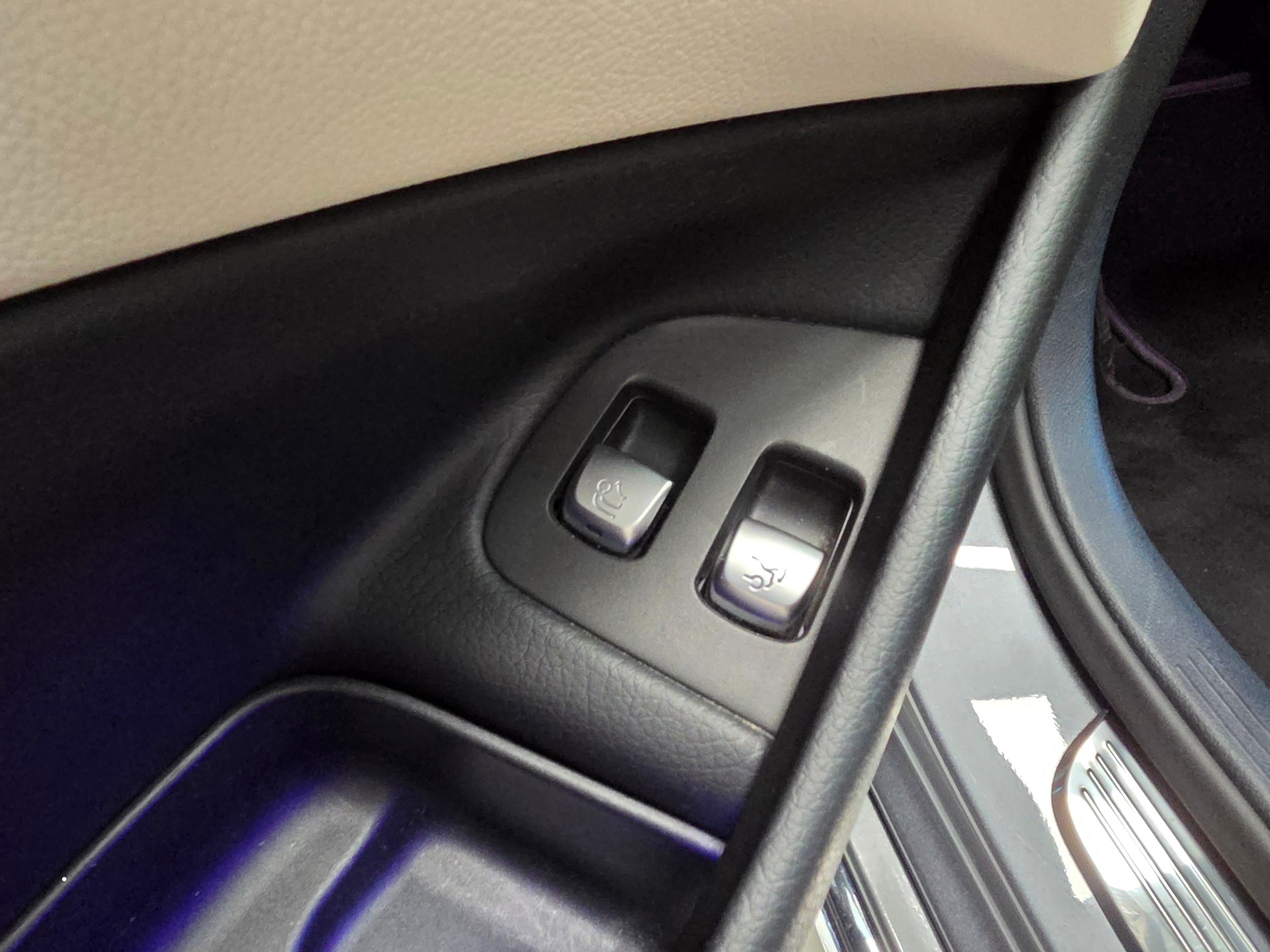 MERCEDES-BENZ E 220 d Avantgarde 4matic-image-10