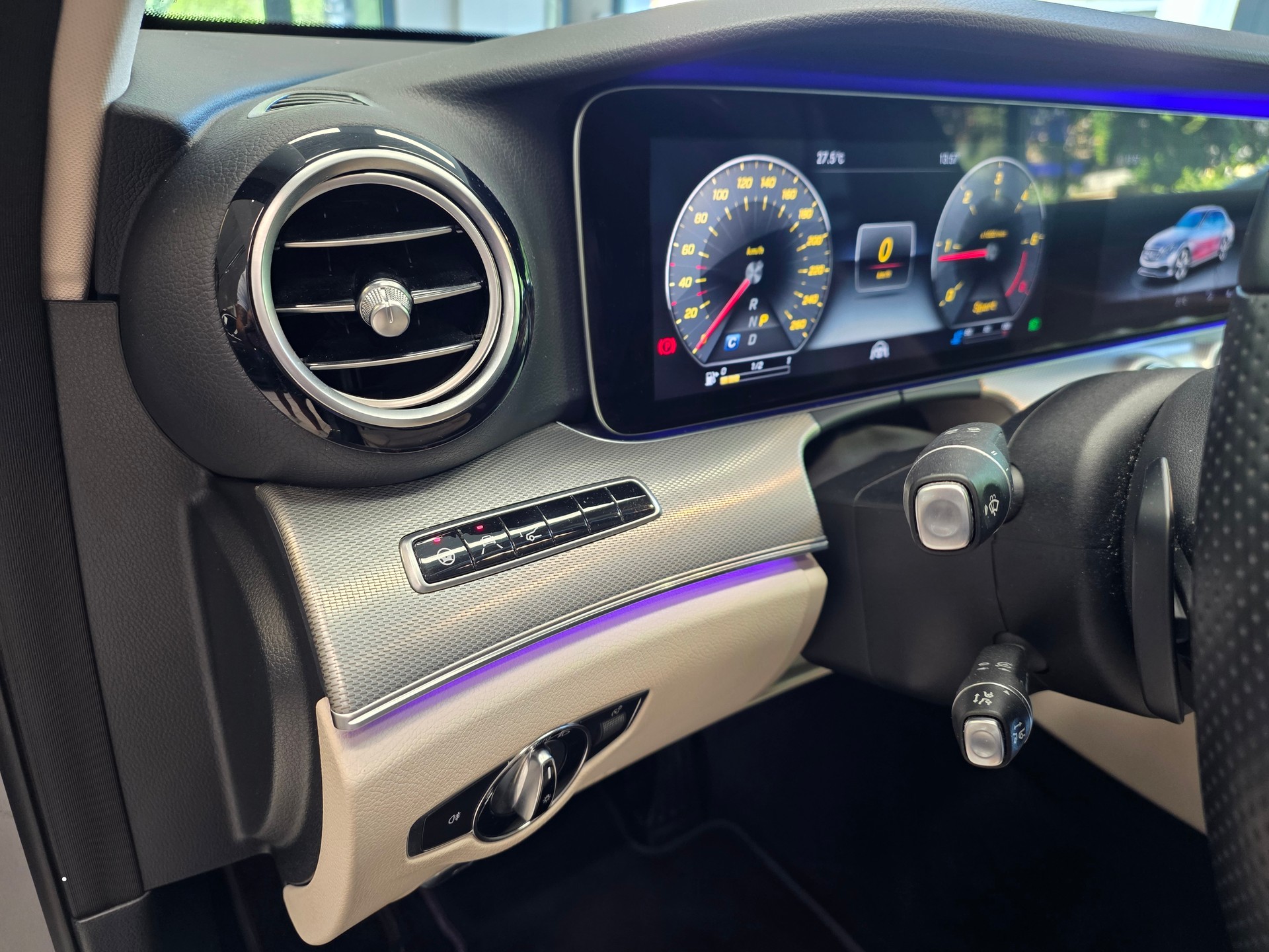 MERCEDES-BENZ E 220 d Avantgarde 4matic-image-7