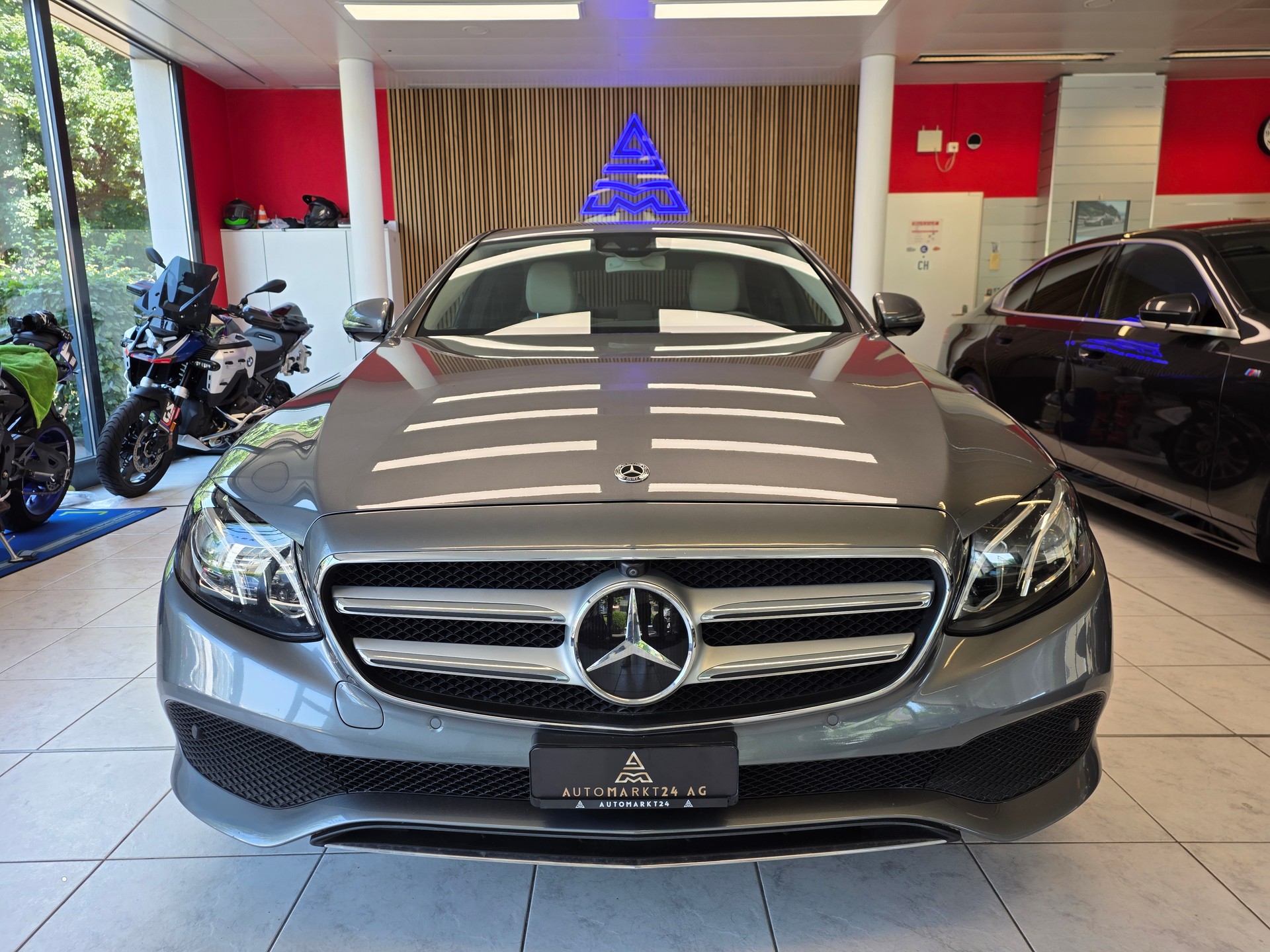 MERCEDES-BENZ E 220 d Avantgarde 4matic-image-1