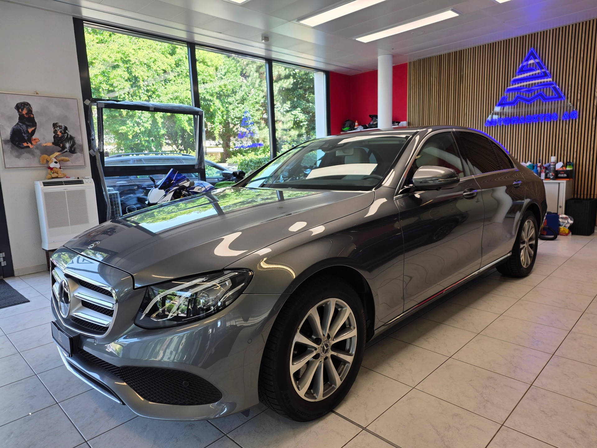 MERCEDES-BENZ E 220 d Avantgarde 4matic-image-2