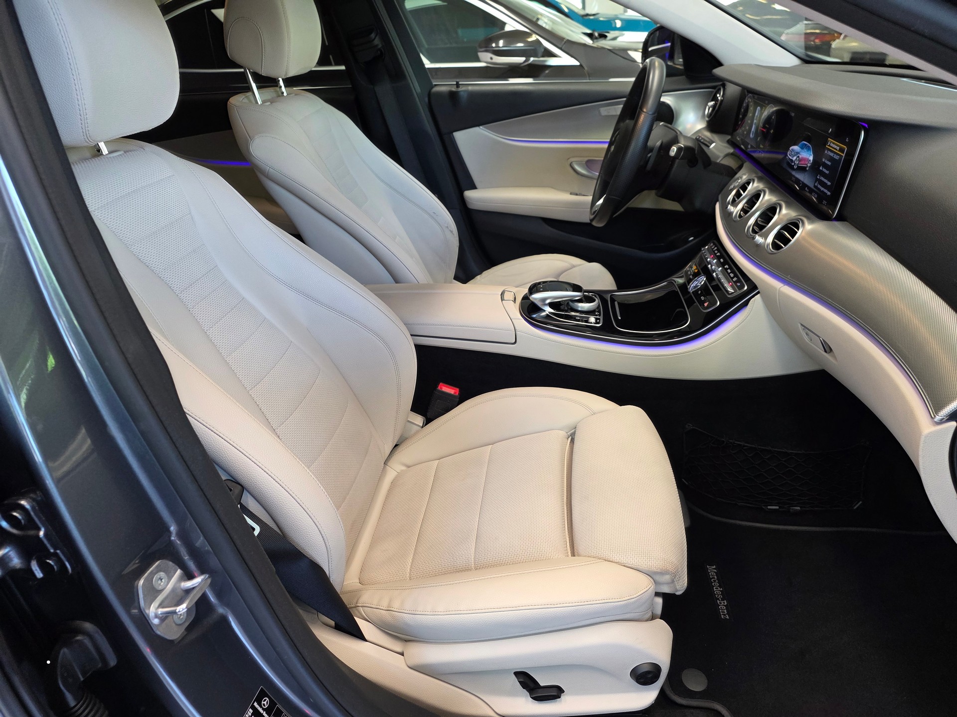 MERCEDES-BENZ E 220 d Avantgarde 4matic-image-11