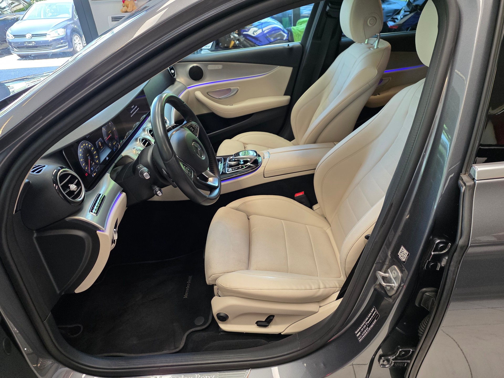 MERCEDES-BENZ E 220 d Avantgarde 4matic-image-3