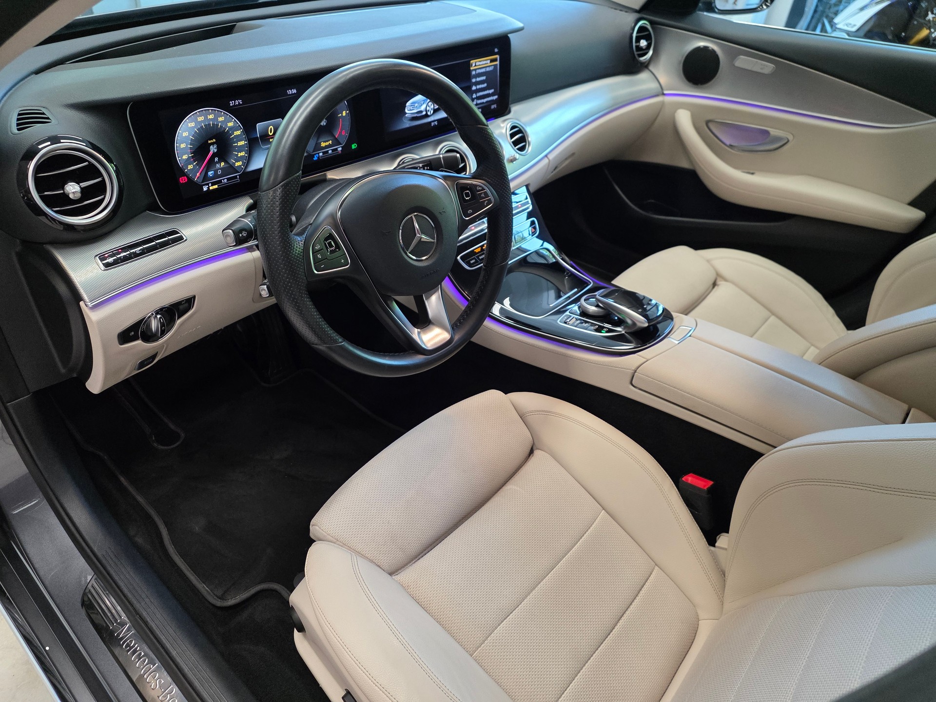 MERCEDES-BENZ E 220 d Avantgarde 4matic-image-5