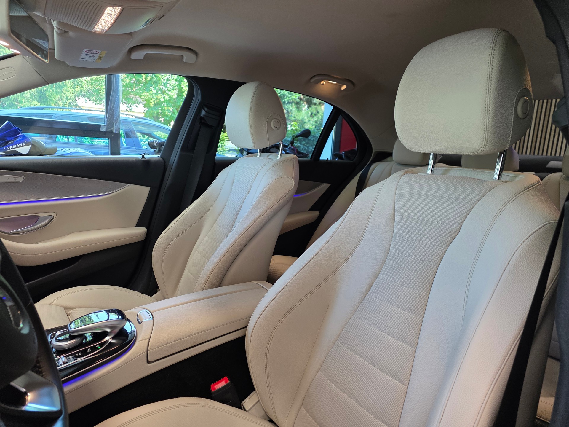 MERCEDES-BENZ E 220 d Avantgarde 4matic-image-4
