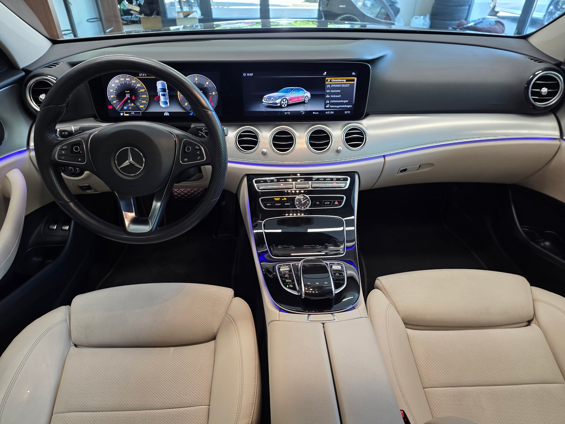 MERCEDES-BENZ E 220 d Avantgarde 4matic-image-8