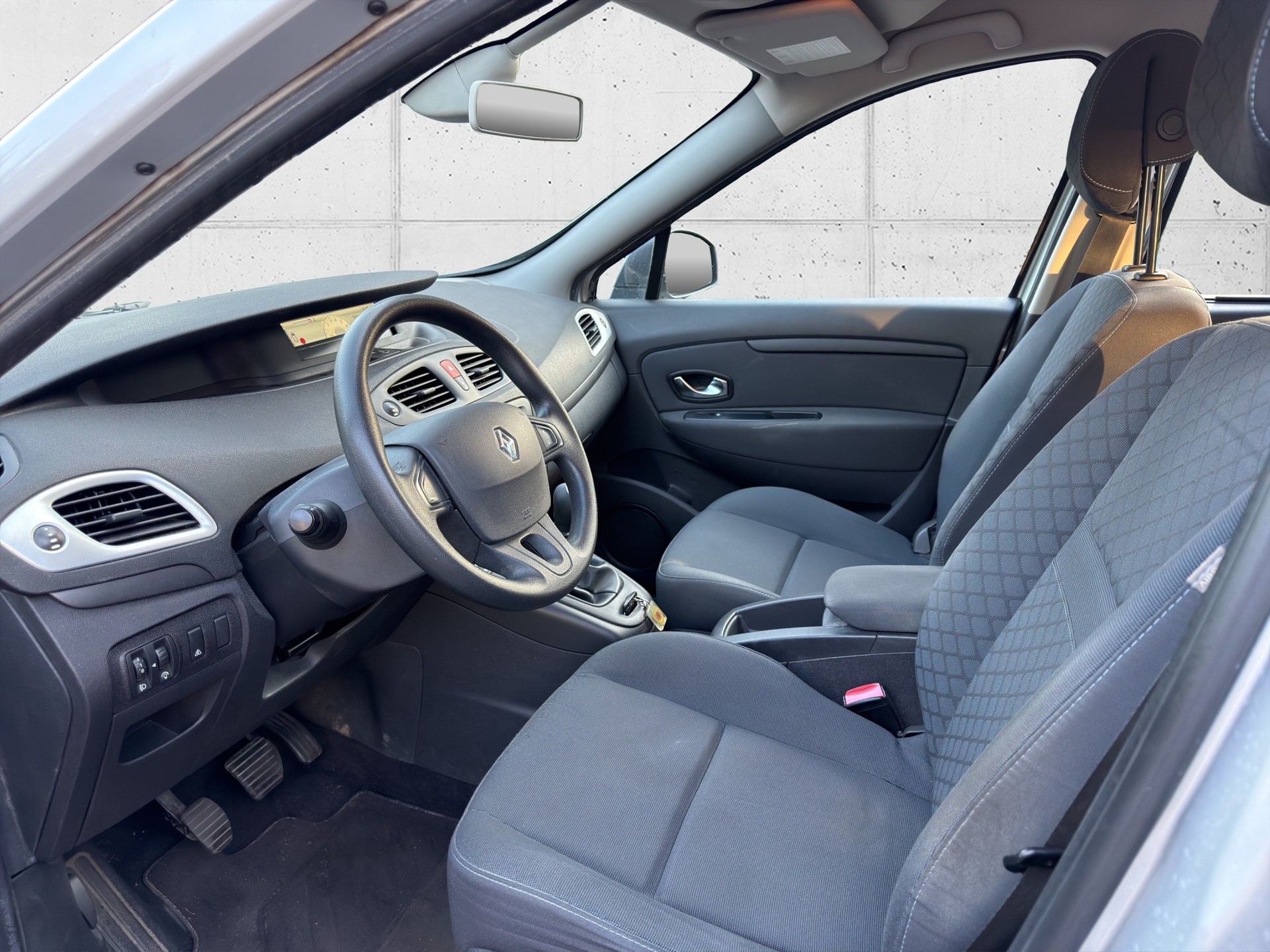 RENAULT Scénic 1.4 16V Turbo Privilège-image-8