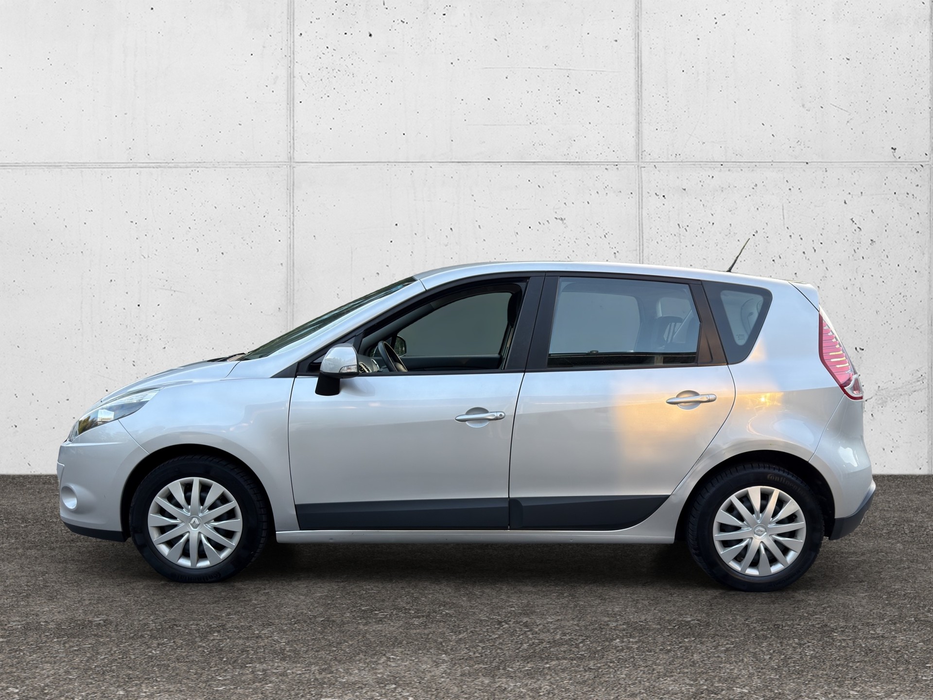 RENAULT Scénic 1.4 16V Turbo Privilège-image-2