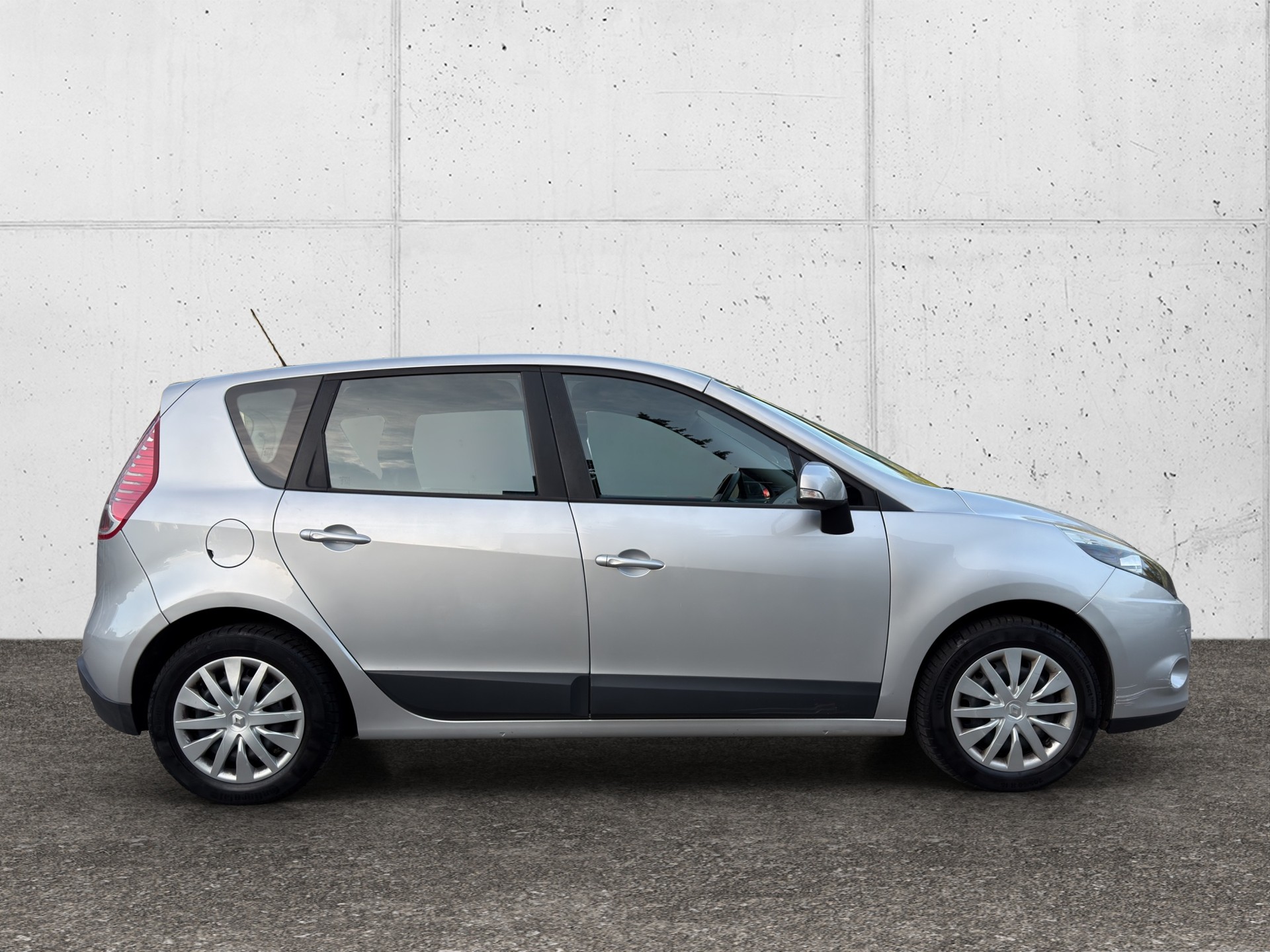 RENAULT Scénic 1.4 16V Turbo Privilège-image-3