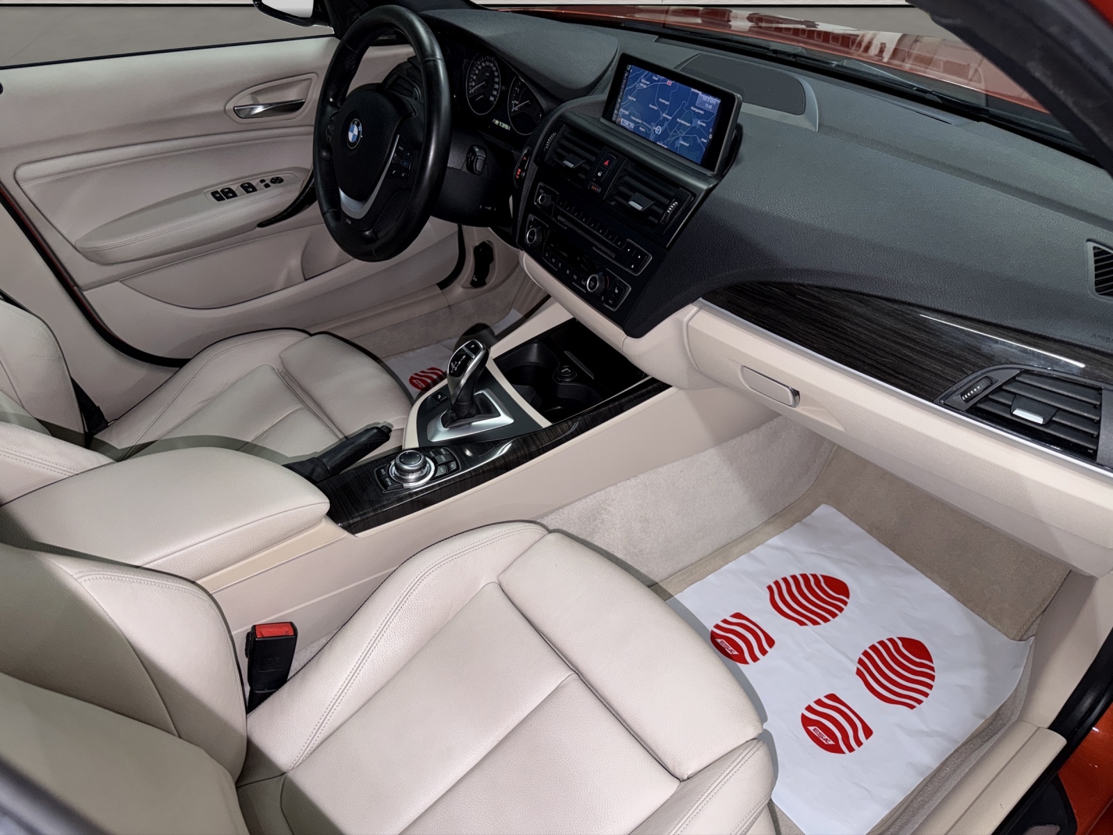 BMW M135i xDrive Steptronic-image-11
