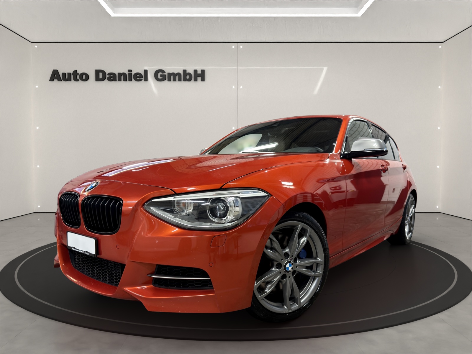 BMW M135i xDrive Steptronic-image-0