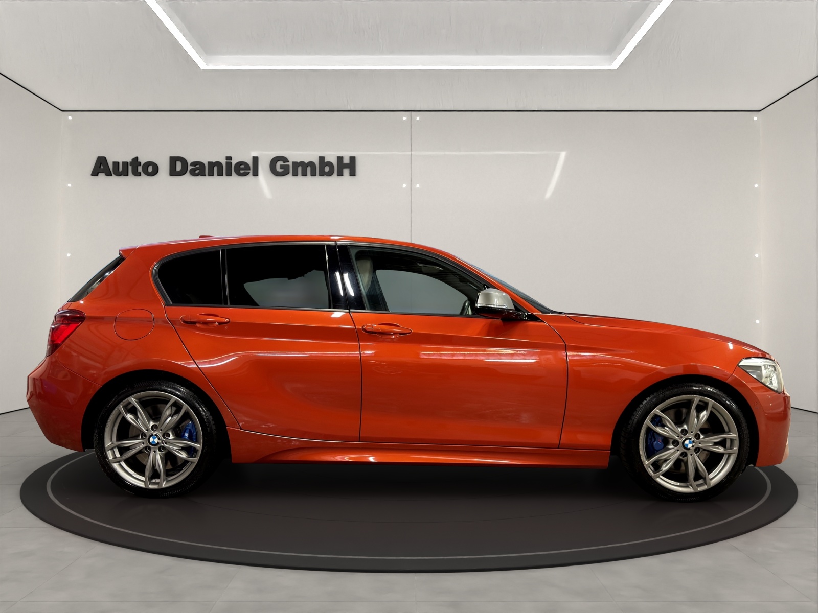BMW M135i xDrive Steptronic-image-4