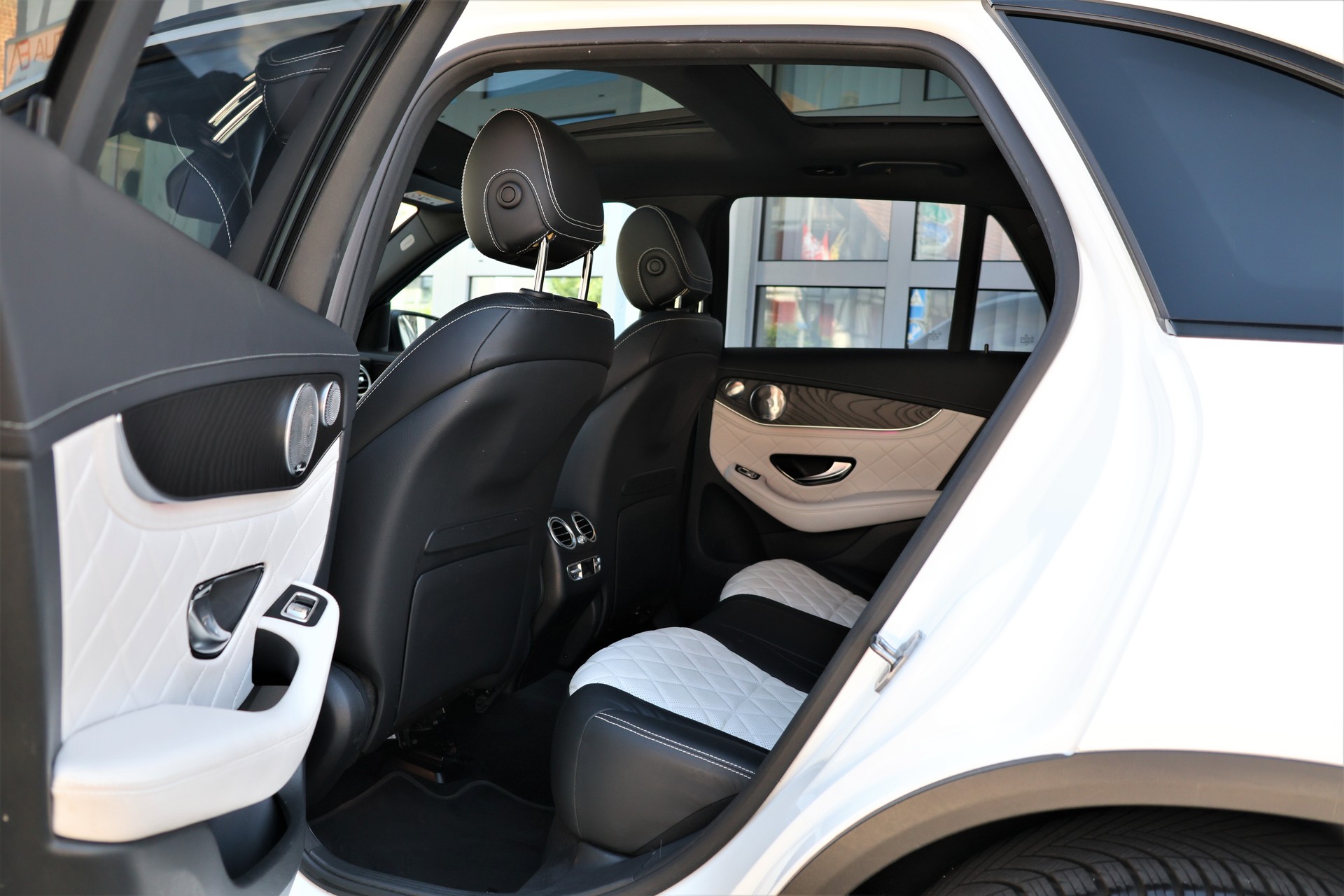 MERCEDES-BENZ GLC 300 AMG Line 4Matic 9G-Tronic (CH) + 2.4T AHK-image-12