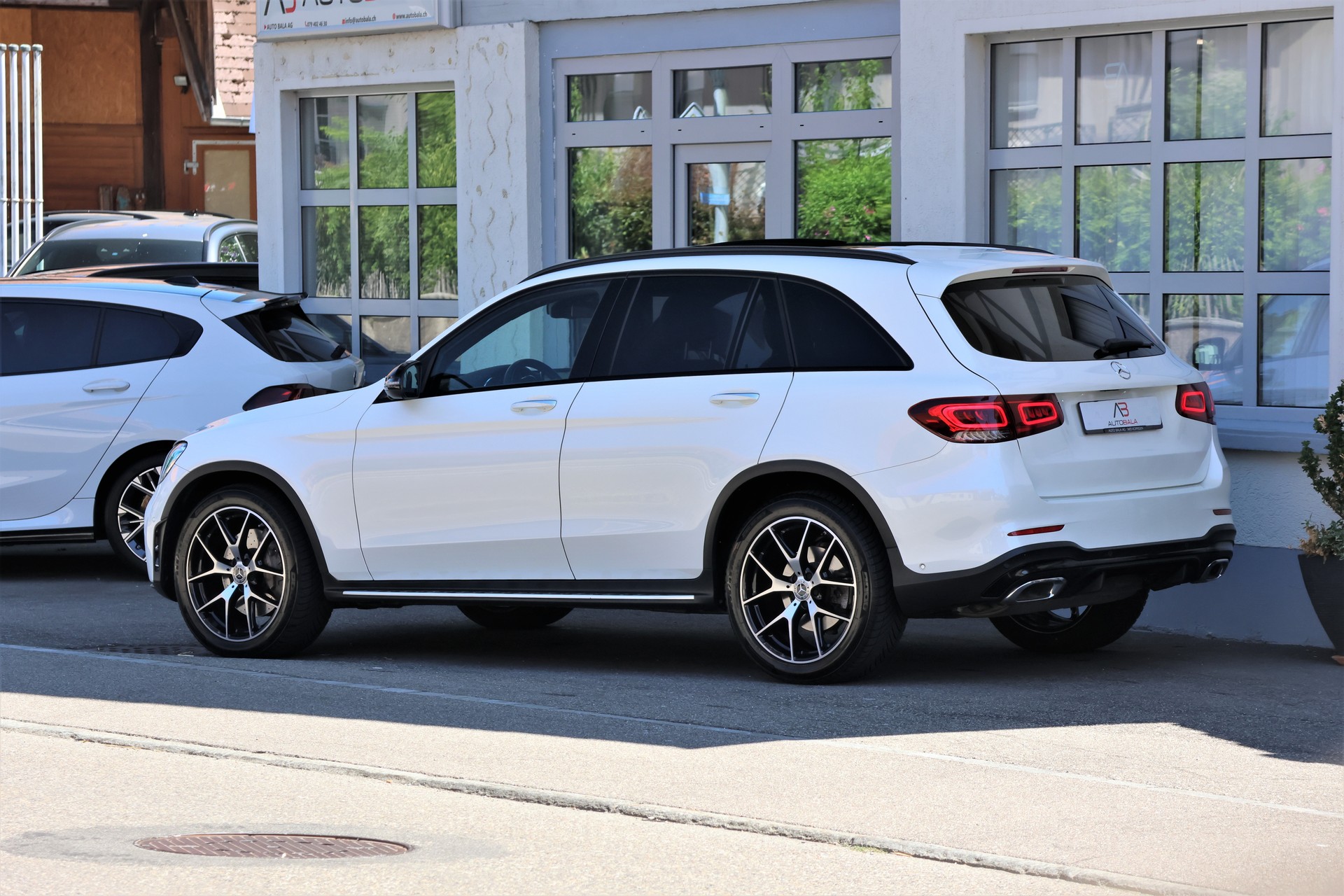 MERCEDES-BENZ GLC 300 AMG Line 4Matic 9G-Tronic (CH) + 2.4T AHK-image-4