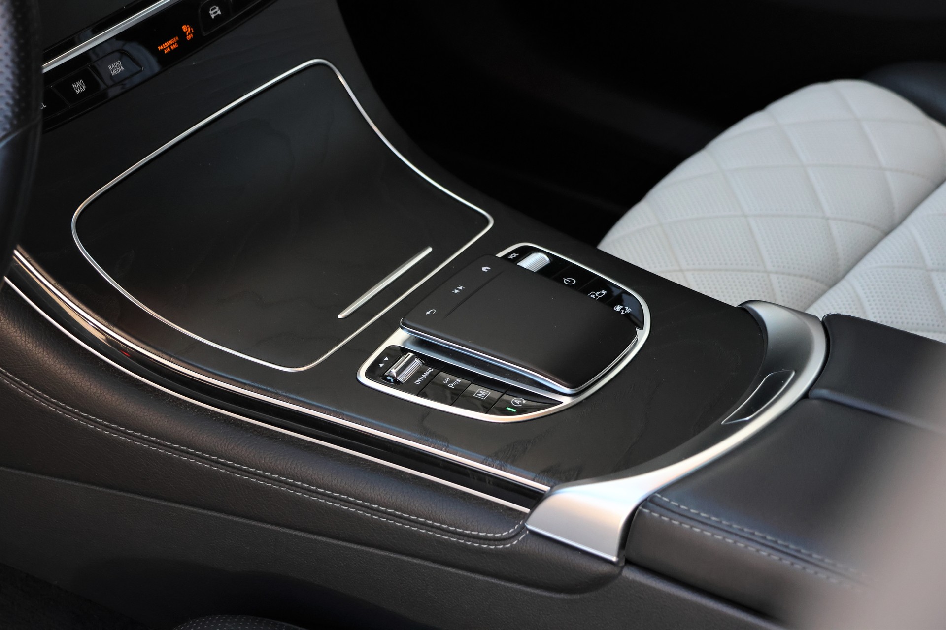 MERCEDES-BENZ GLC 300 AMG Line 4Matic 9G-Tronic (CH) + 2.4T AHK-image-10