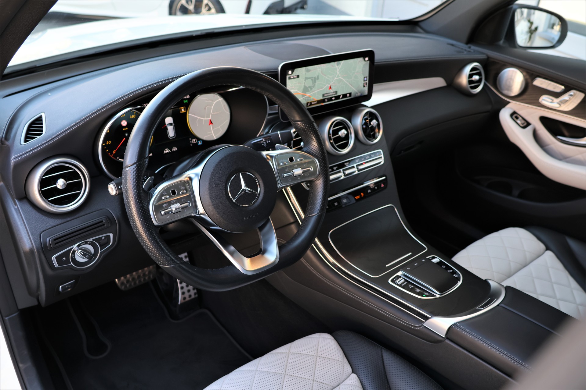 MERCEDES-BENZ GLC 300 AMG Line 4Matic 9G-Tronic (CH) + 2.4T AHK-image-9