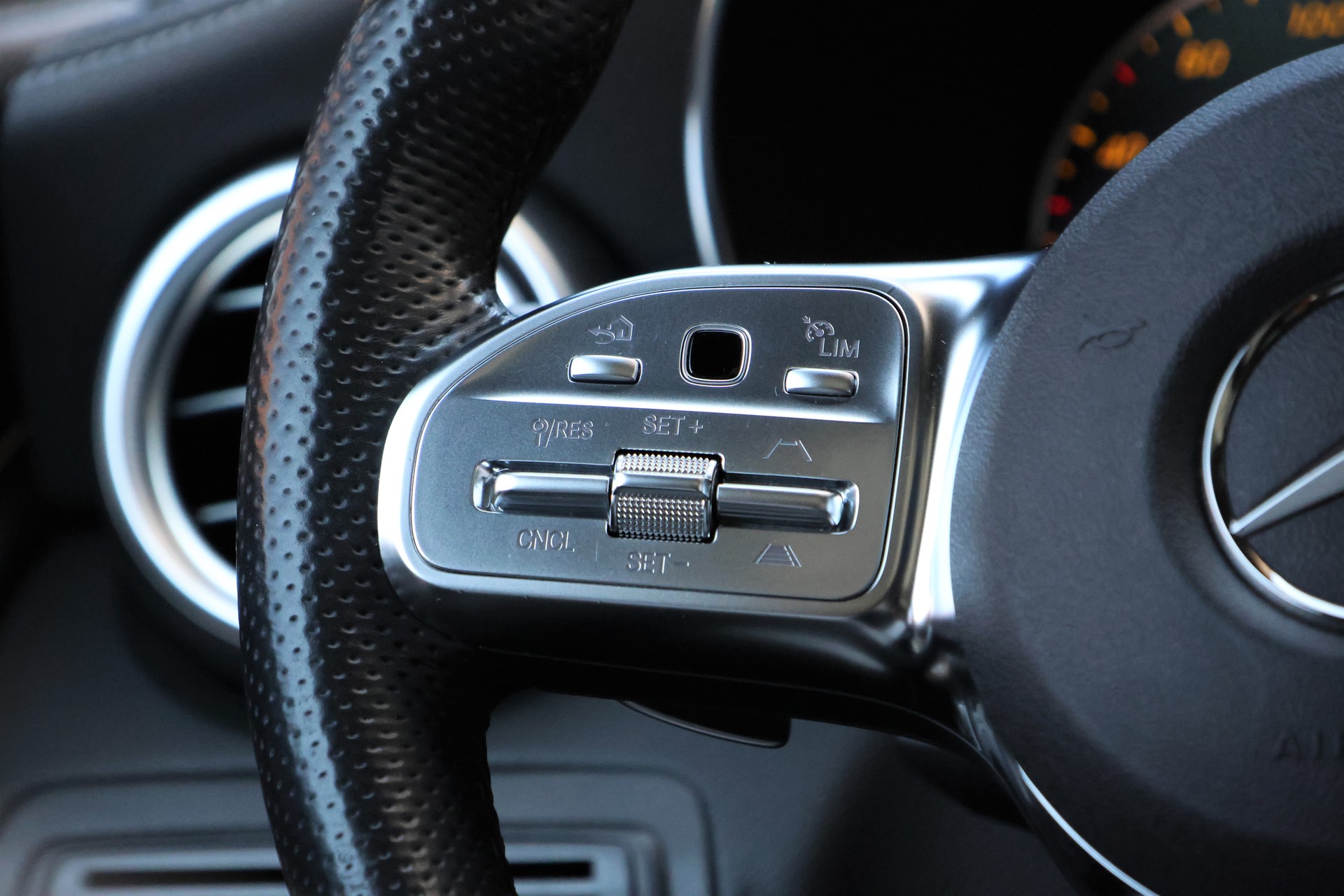 MERCEDES-BENZ GLC 300 AMG Line 4Matic 9G-Tronic (CH) + 2.4T AHK-image-17