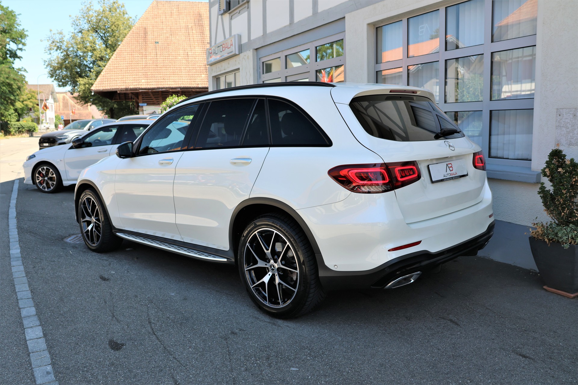 MERCEDES-BENZ GLC 300 AMG Line 4Matic 9G-Tronic (CH) + 2.4T AHK-image-6