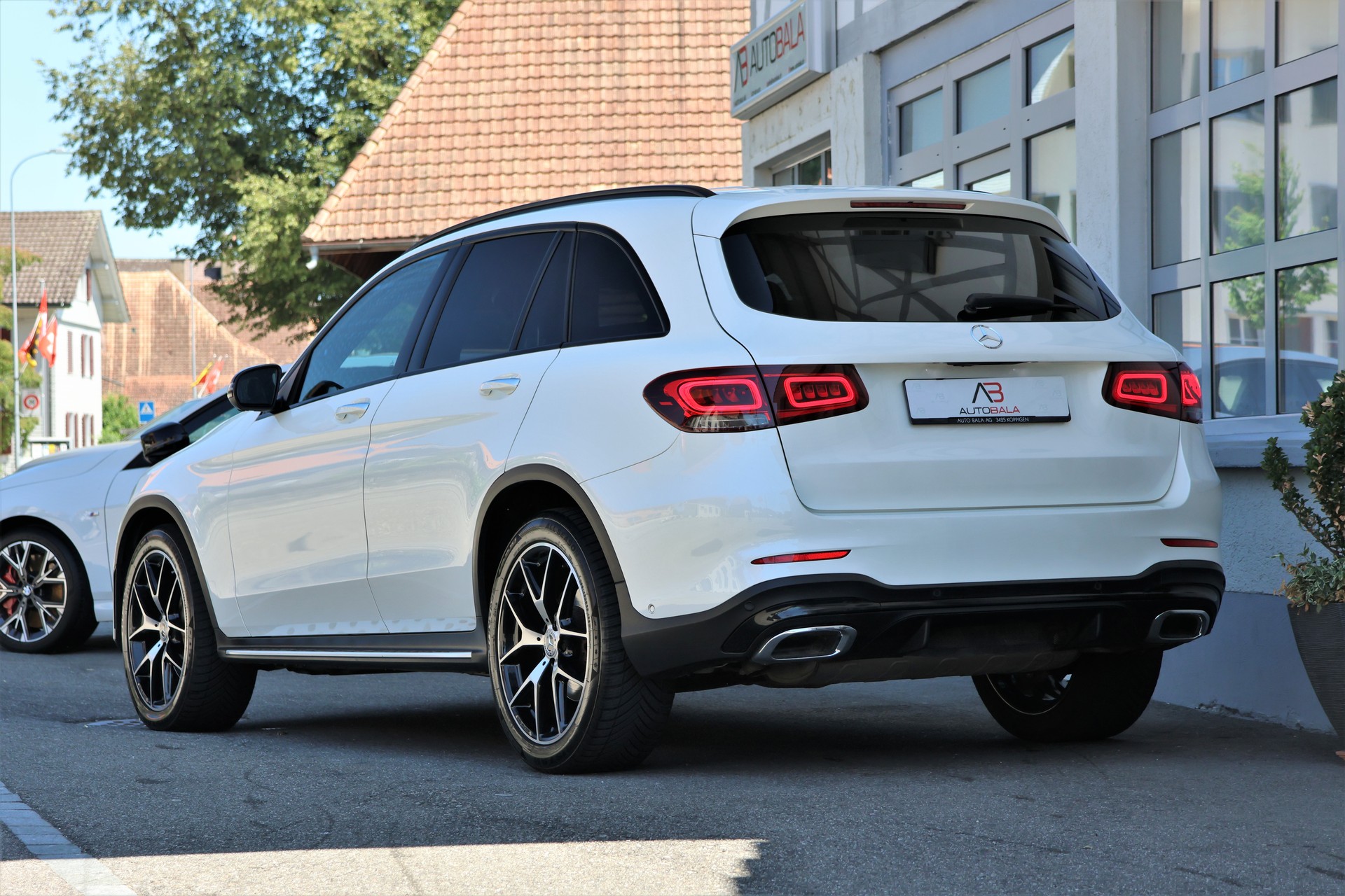 MERCEDES-BENZ GLC 300 AMG Line 4Matic 9G-Tronic (CH) + 2.4T AHK-showroom-element-2