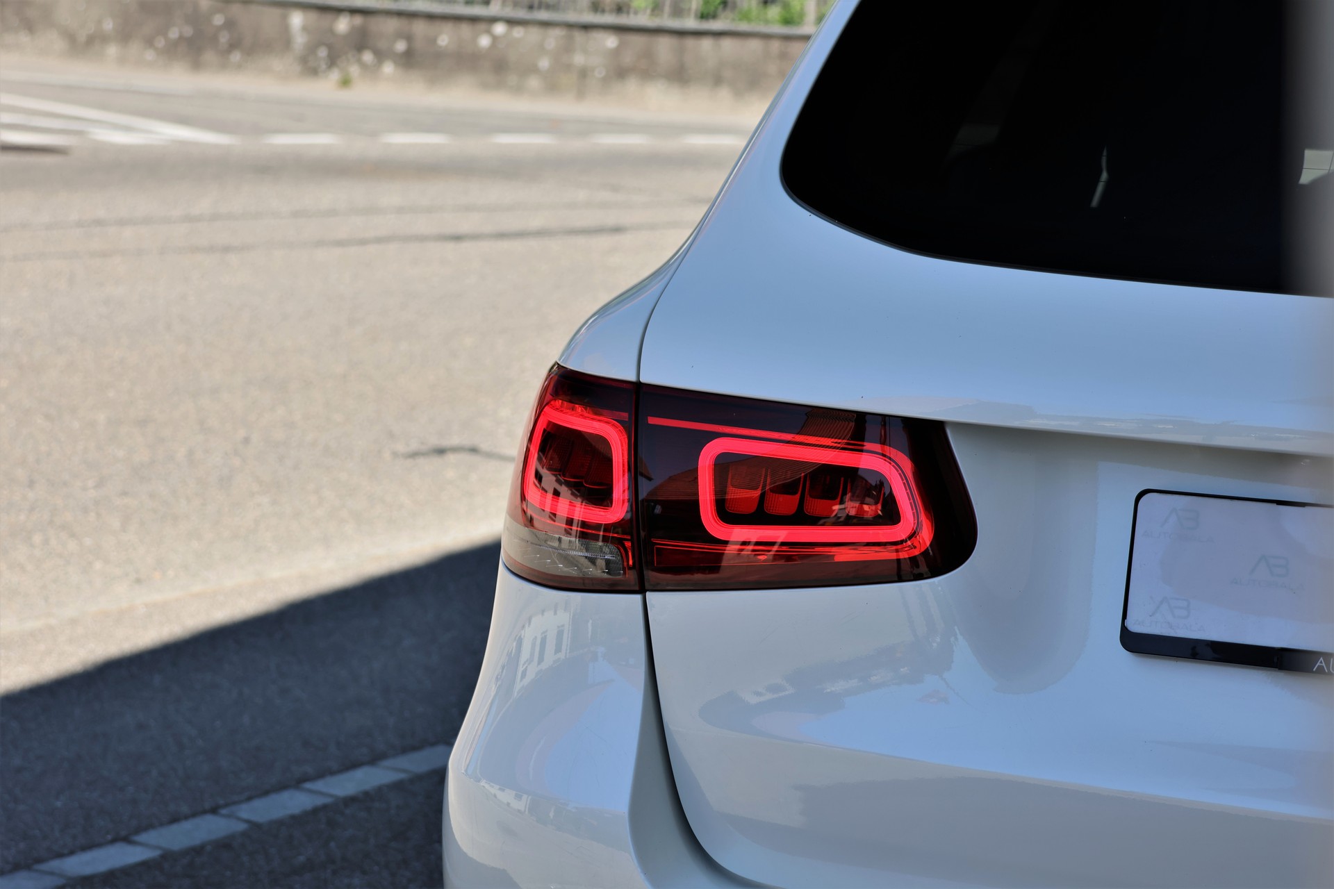 MERCEDES-BENZ GLC 300 AMG Line 4Matic 9G-Tronic (CH) + 2.4T AHK-image-5