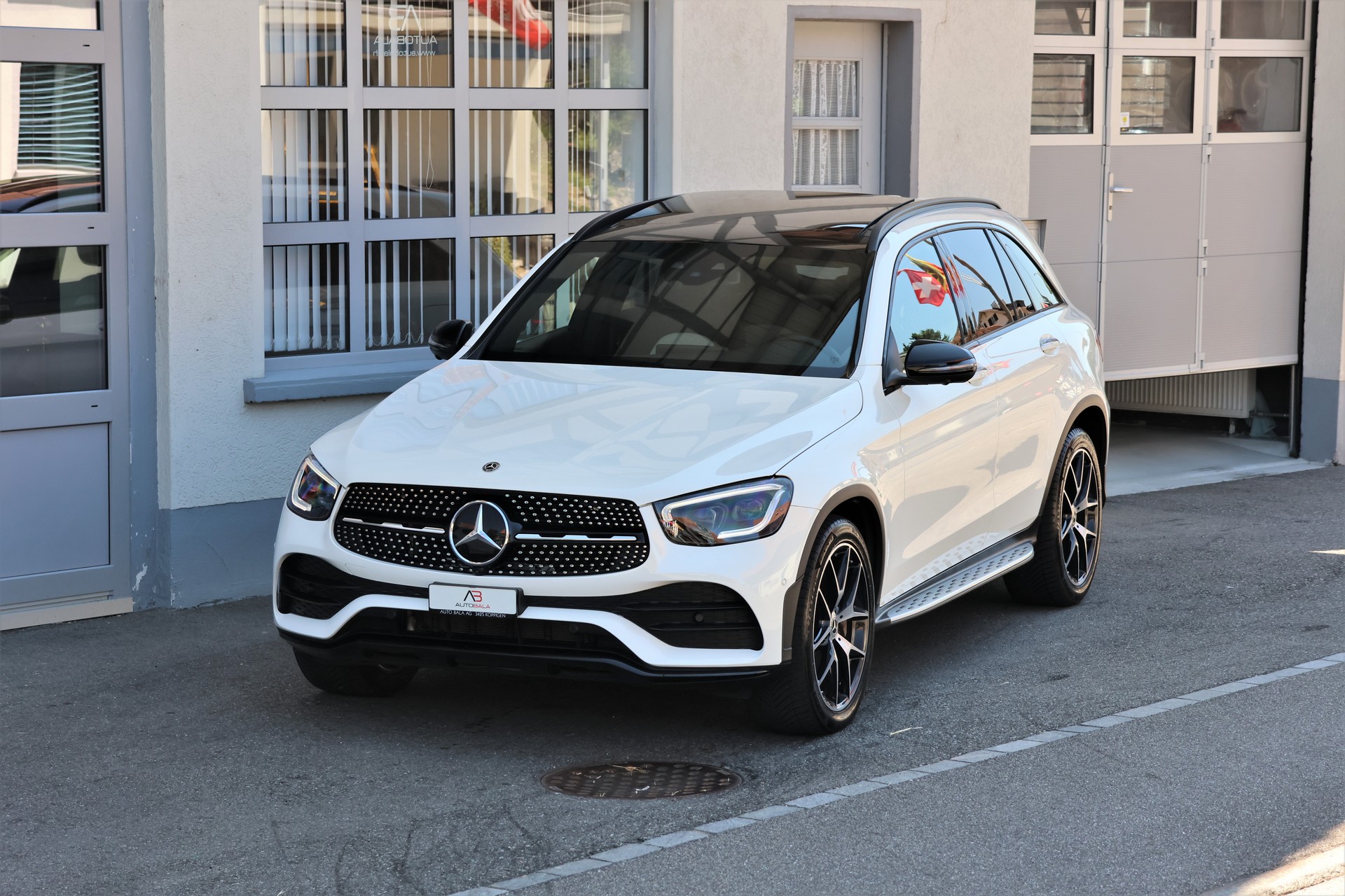 MERCEDES-BENZ GLC 300 AMG Line 4Matic 9G-Tronic (CH) + 2.4T AHK
