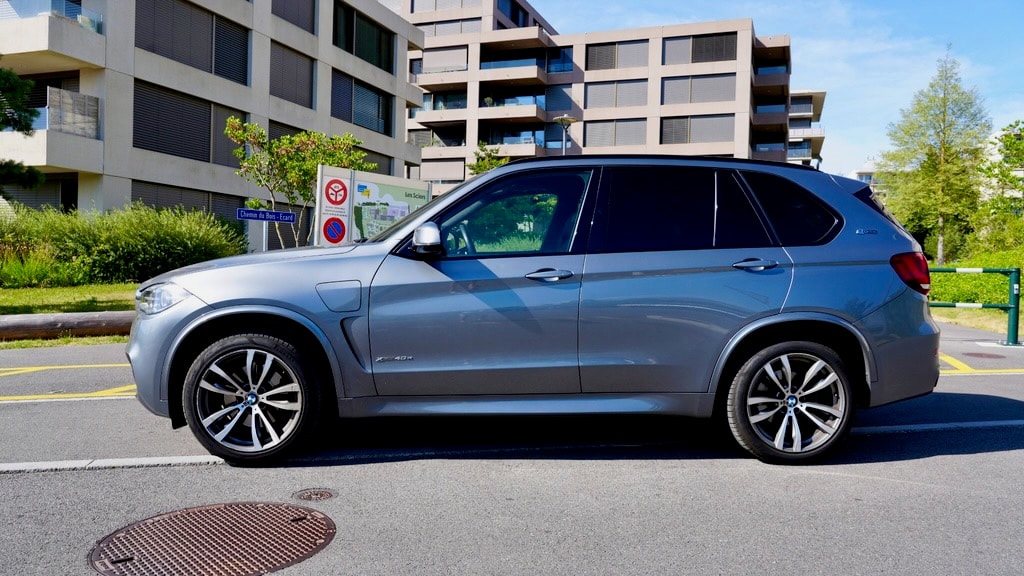 BMW 40e xDrive-image-1