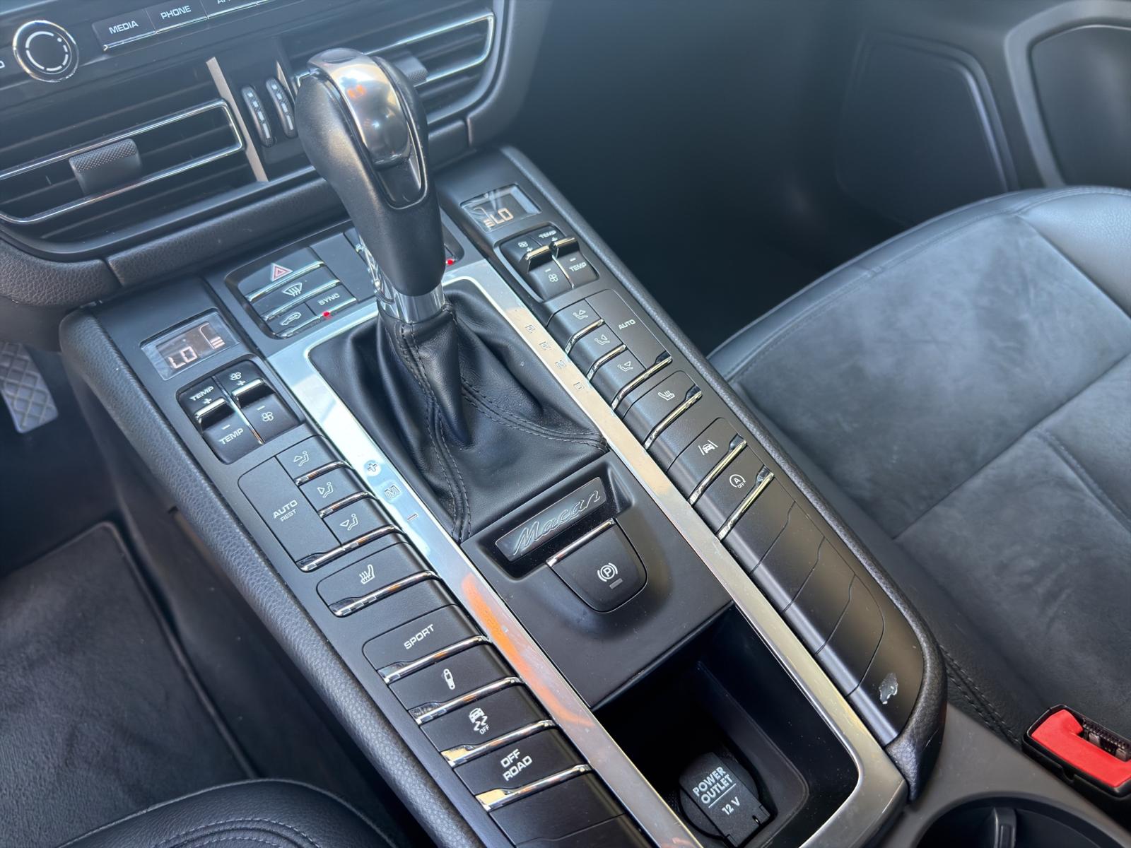 PORSCHE Macan S PDK-image-10