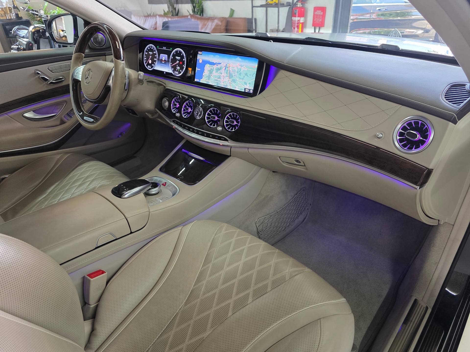 MERCEDES-BENZ S 500 4Matic 7G-Tronic Maybach-image-8