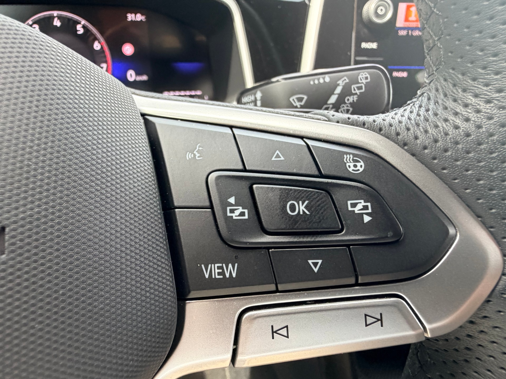 VW T-Roc 2.0 TSI R-Line DSG 4motion-image-17
