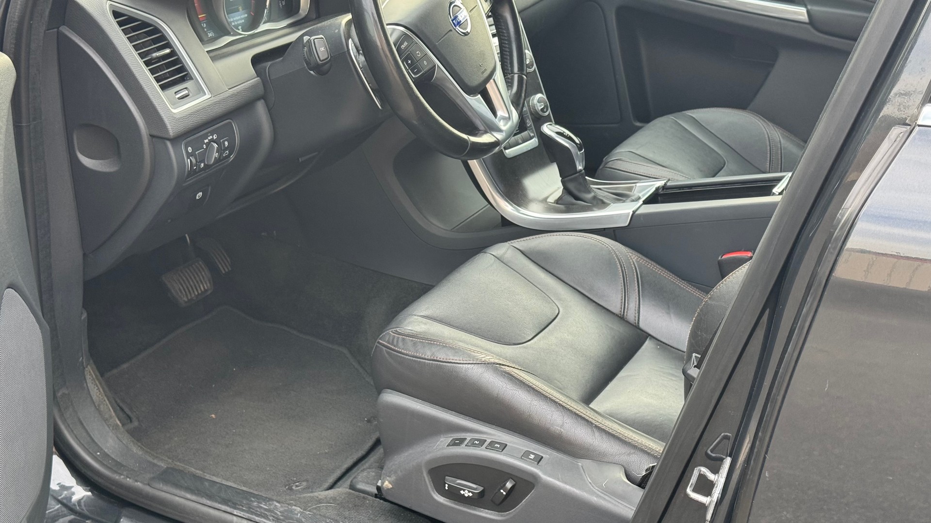 VOLVO Volvo XC60 2.4 D4 Summum AWD S/S-image-2