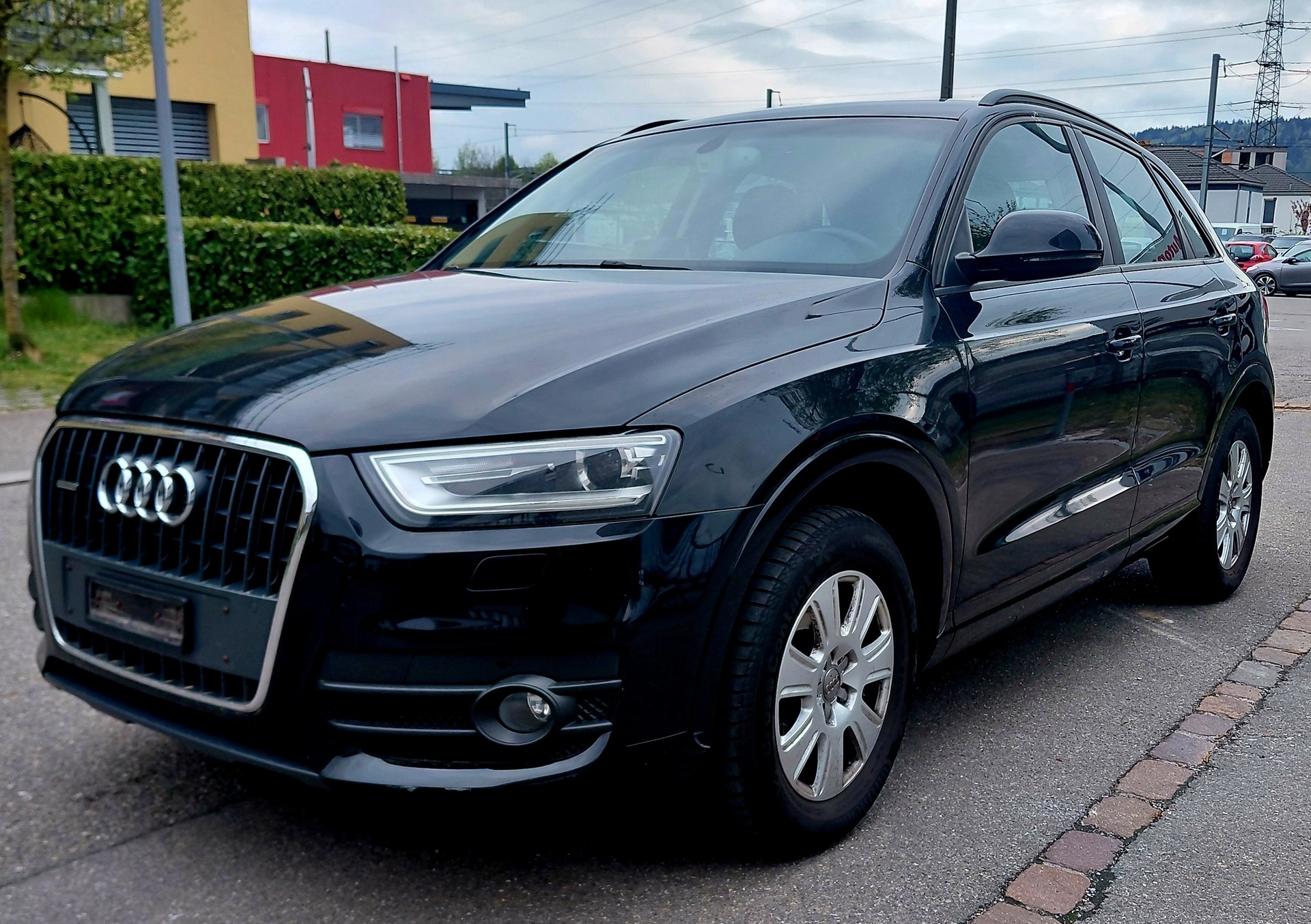 AUDI Q3 2.0 TFSI quattro S-tronic-image-2