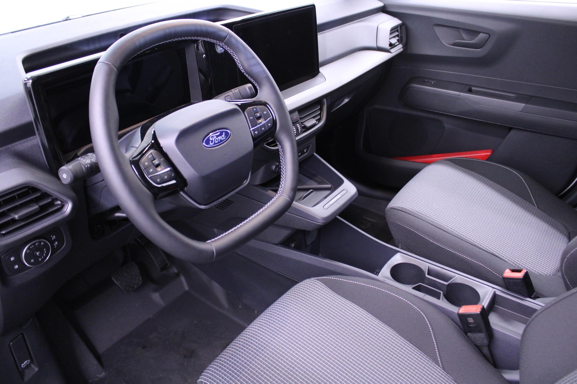 FORD E-Transit Courier Van Trend-image-6
