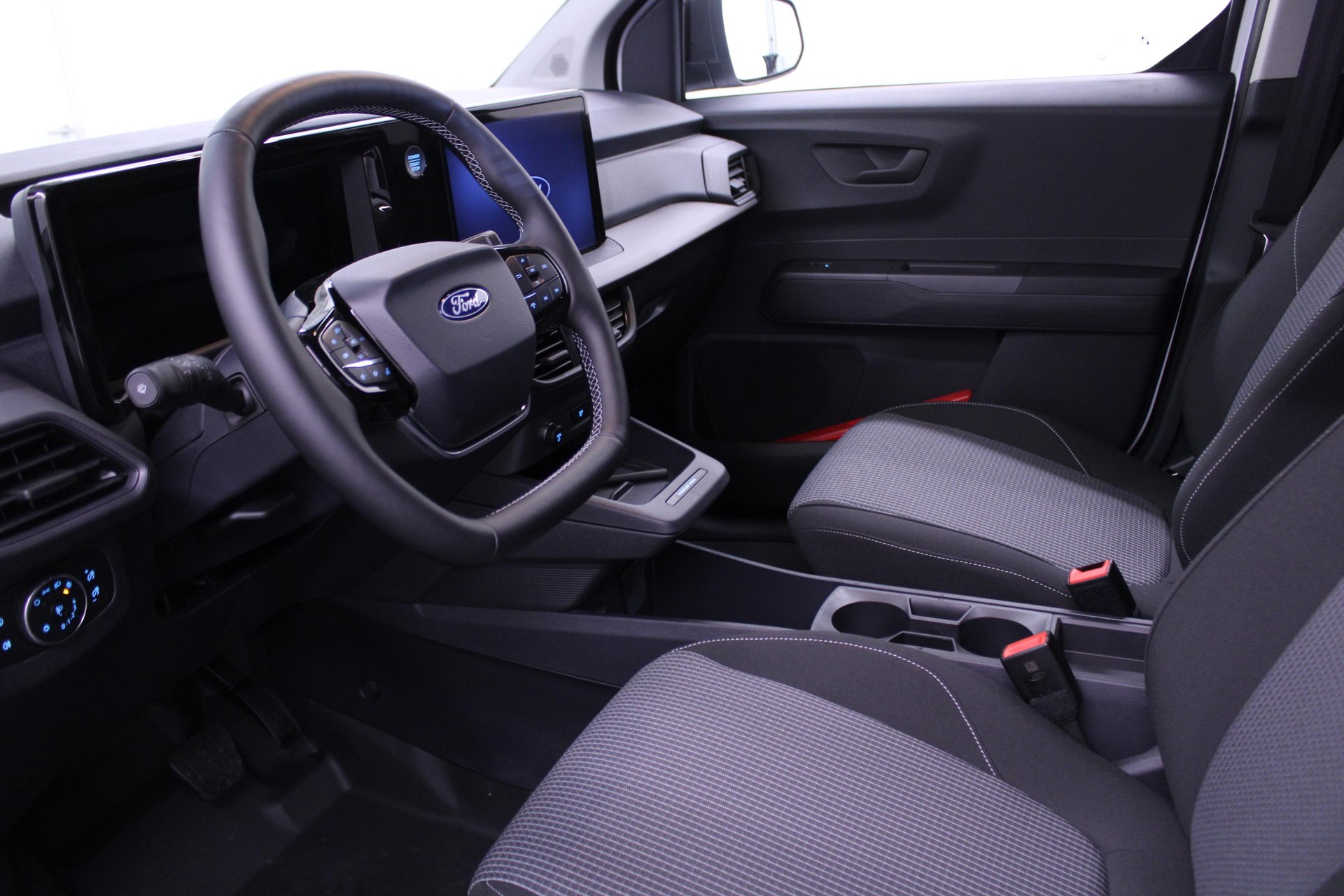 FORD E-Transit Courier Van Trend-showroom-element-3