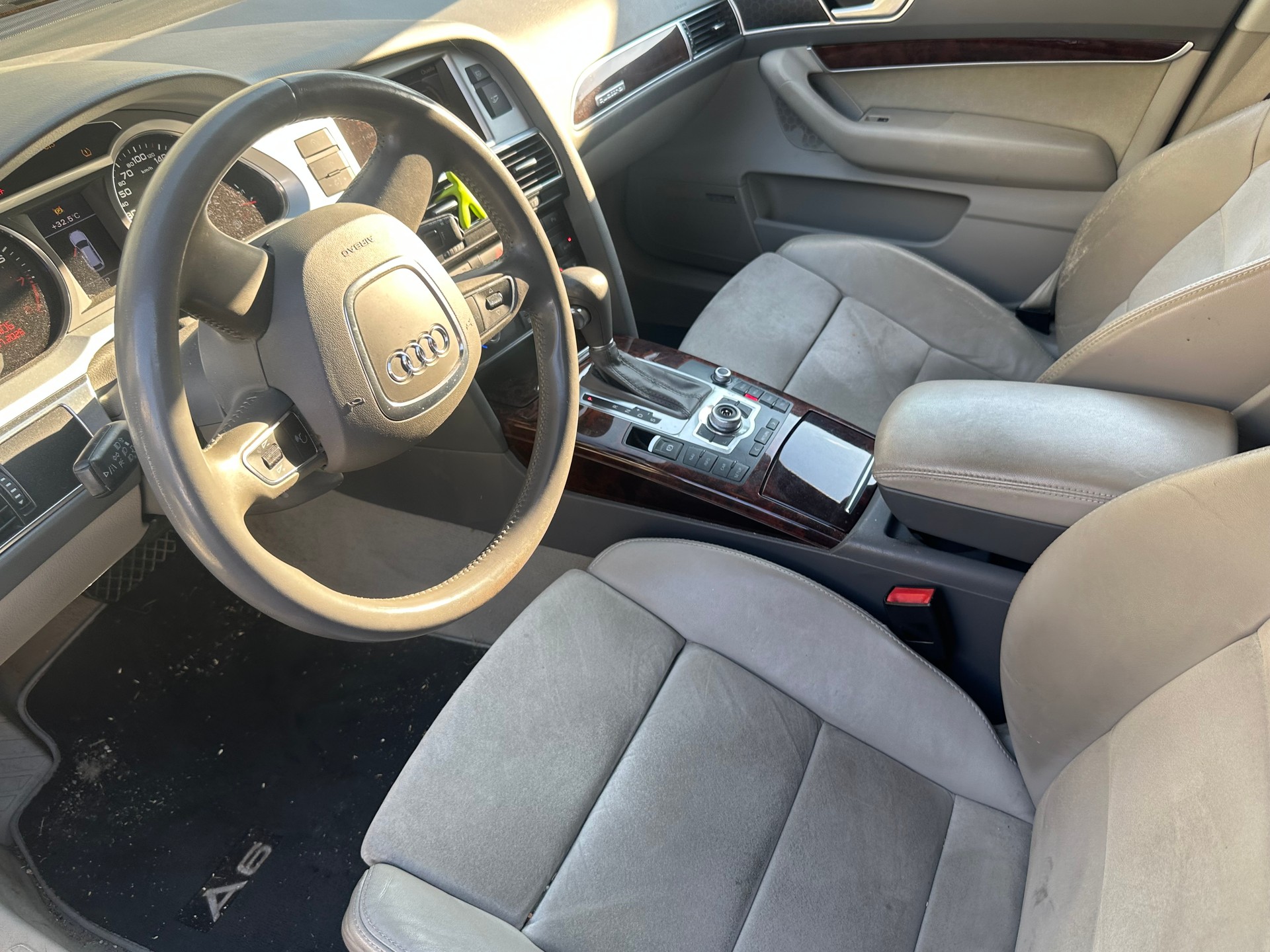 AUDI A6 Avant 4.2 V8 FSI quattro tiptronic-image-12