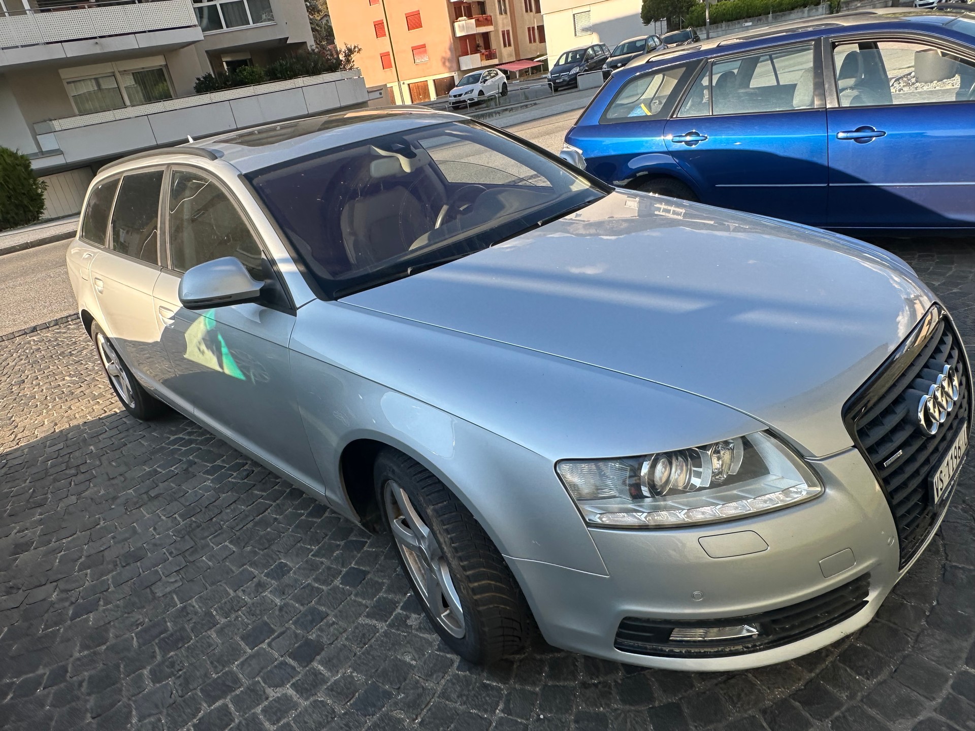 AUDI A6 Avant 4.2 V8 FSI quattro tiptronic-image-1