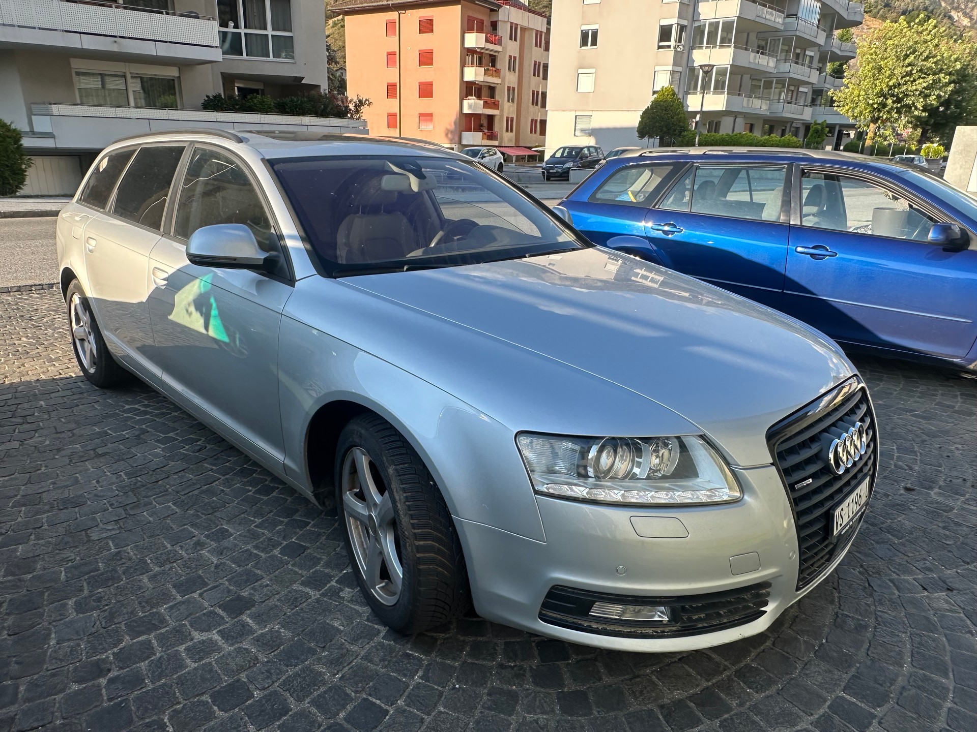 AUDI A6 Avant 4.2 V8 FSI quattro tiptronic-image-2